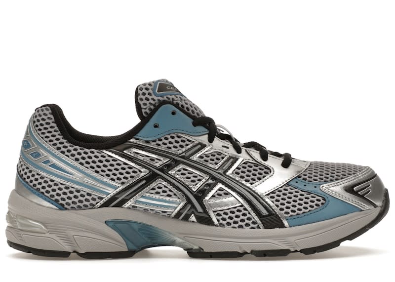 https://res.cloudinary.com/dlqdbsx2k/image/upload/v1773877554/ASICS-Gel-1130-Black-Blue-Silver-Product_yeqp2q.jpg