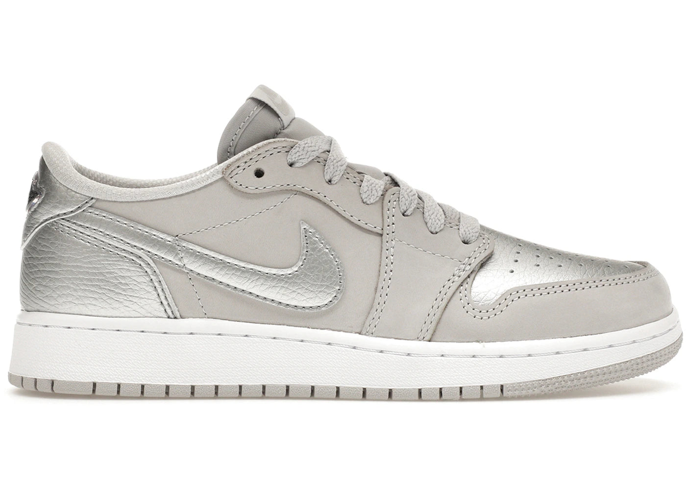 https://images.stockx.com/images/Air-Jordan-1-Low-OG-Metallic-Silver-GS-Product.jpg?fit=fill&bg=FFFFFF&w=700&h=500&fm=webp&auto=compress&q=90&dpr=2&trim=color&updated_at=1738193358