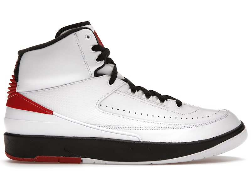 https://res.cloudinary.com/dlqdbsx2k/image/upload/v1772130516/Air-Jordan-2-Retro-Chicago-2022-Product_mm0wbe.jpg