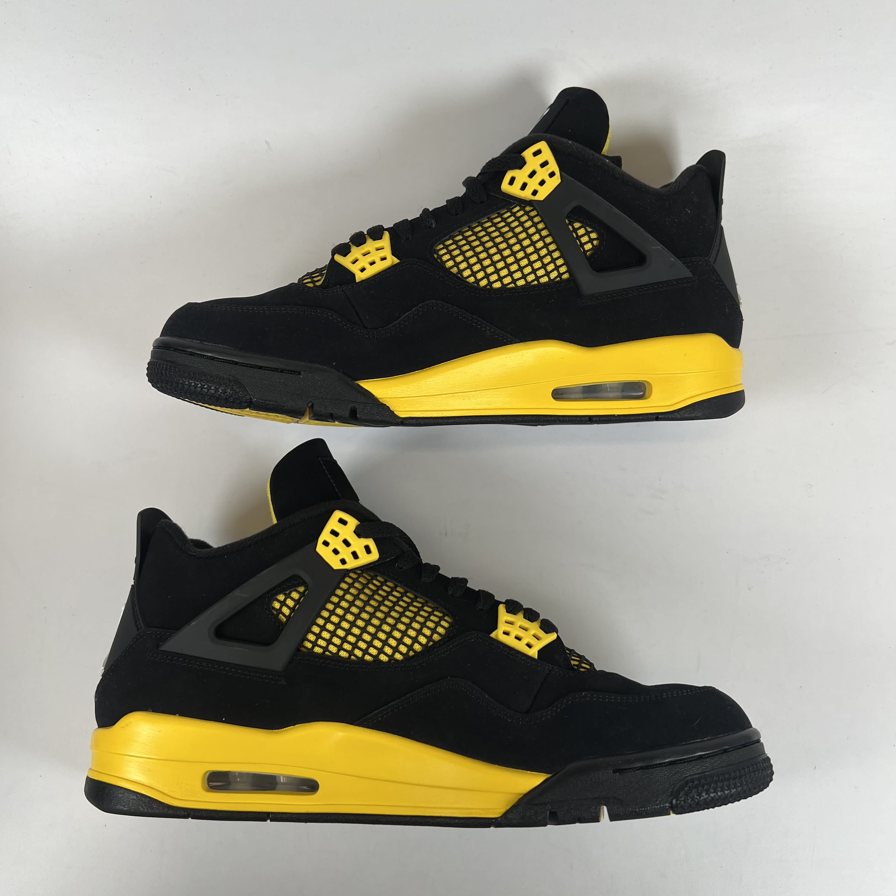 SP10953 Jordan 4 Retro Thunder (2023)