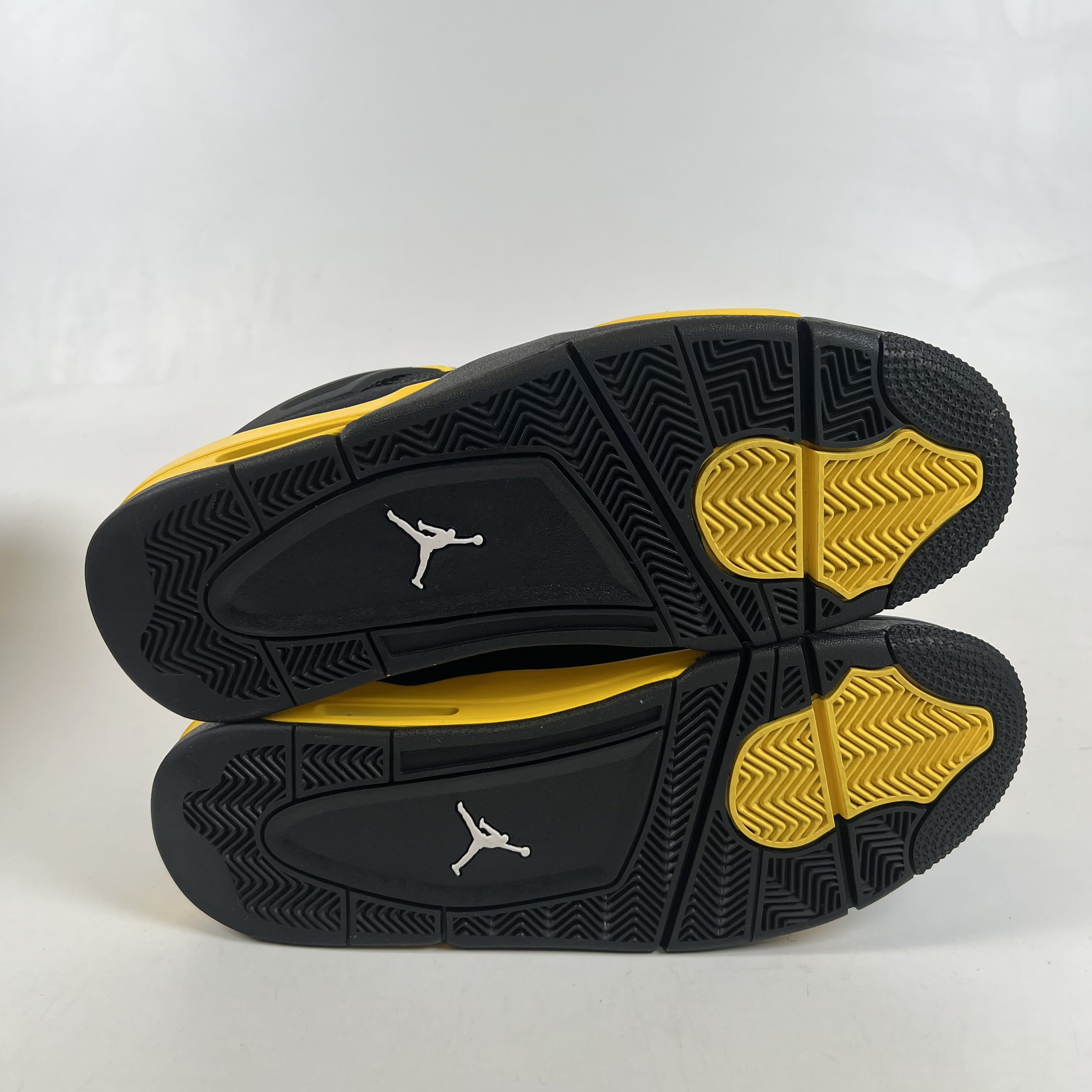 SP10953 Jordan 4 Retro Thunder (2023)
