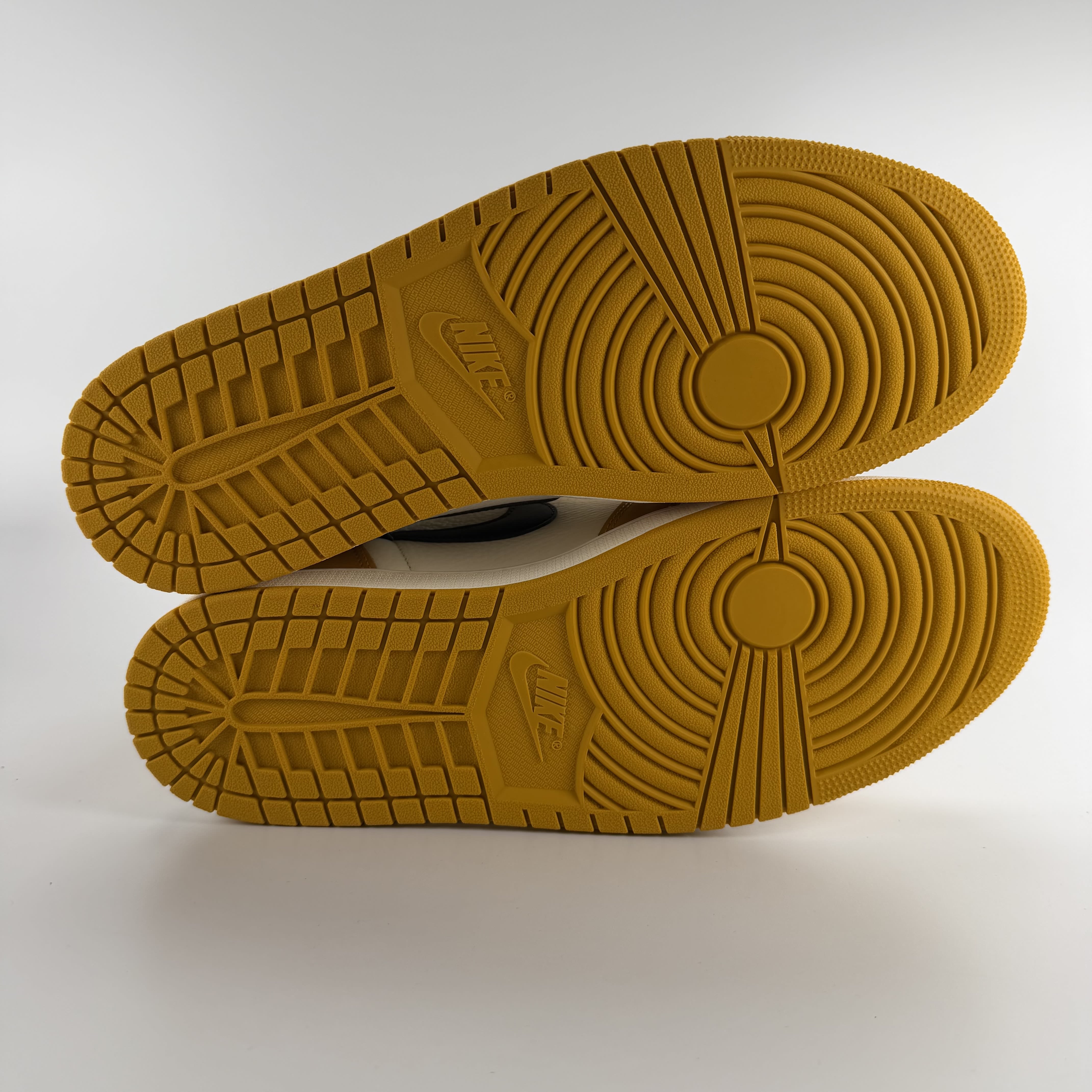 541166 Jordan 1 Retro High OG Yellow Ochre