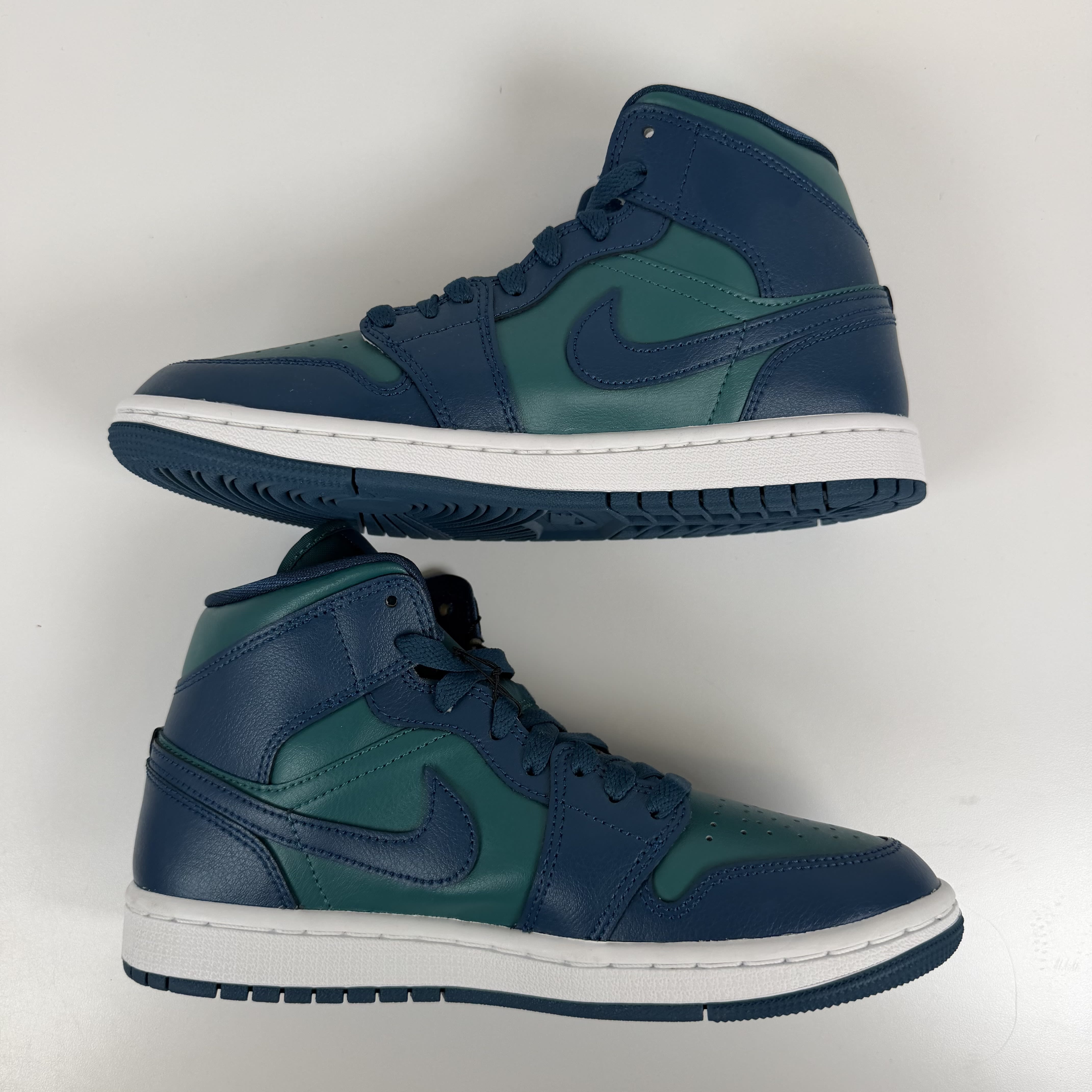 269300 Jordan 1 Mid Teal French Blue (Women's)