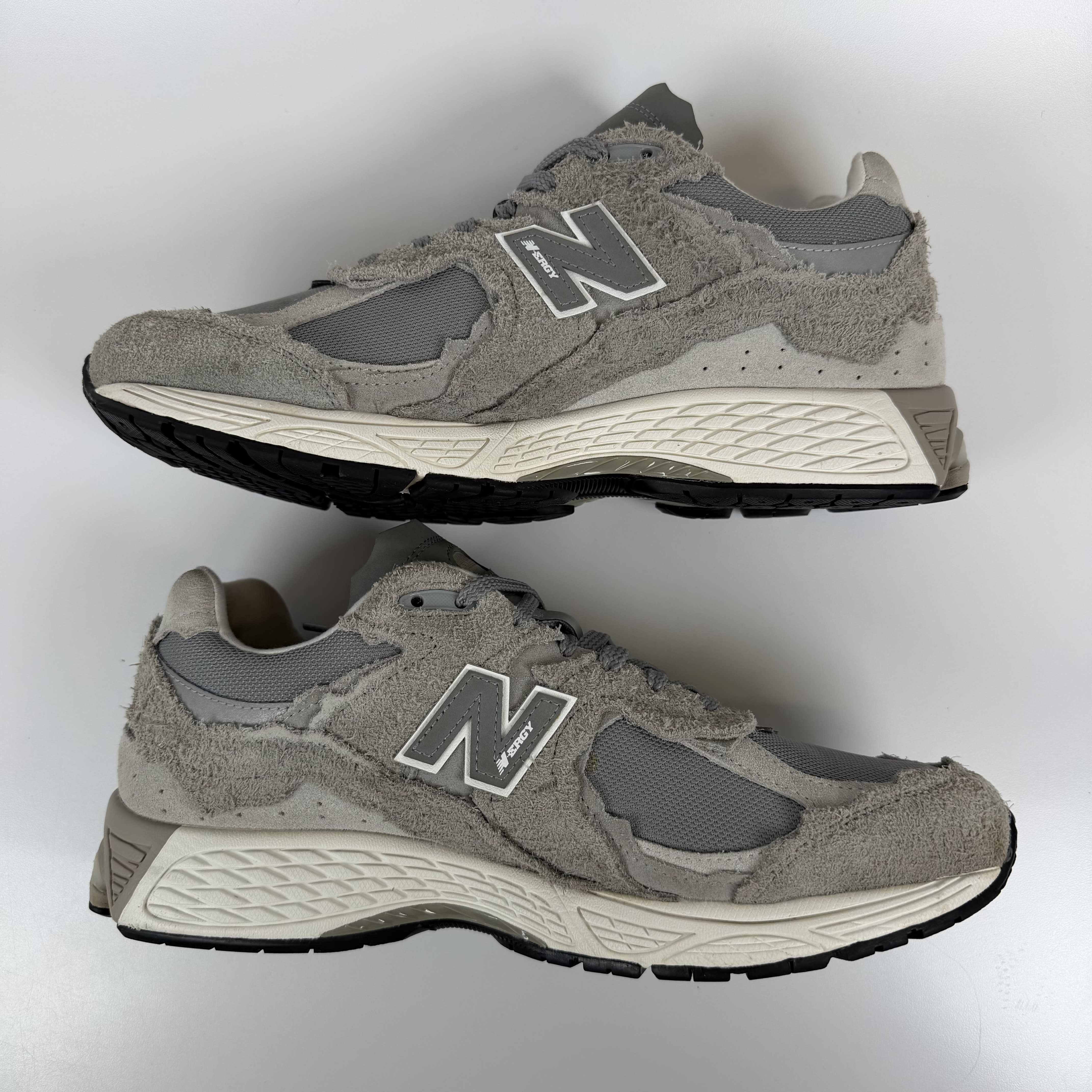 786070 New Balance 2002R Protection Pack Grey