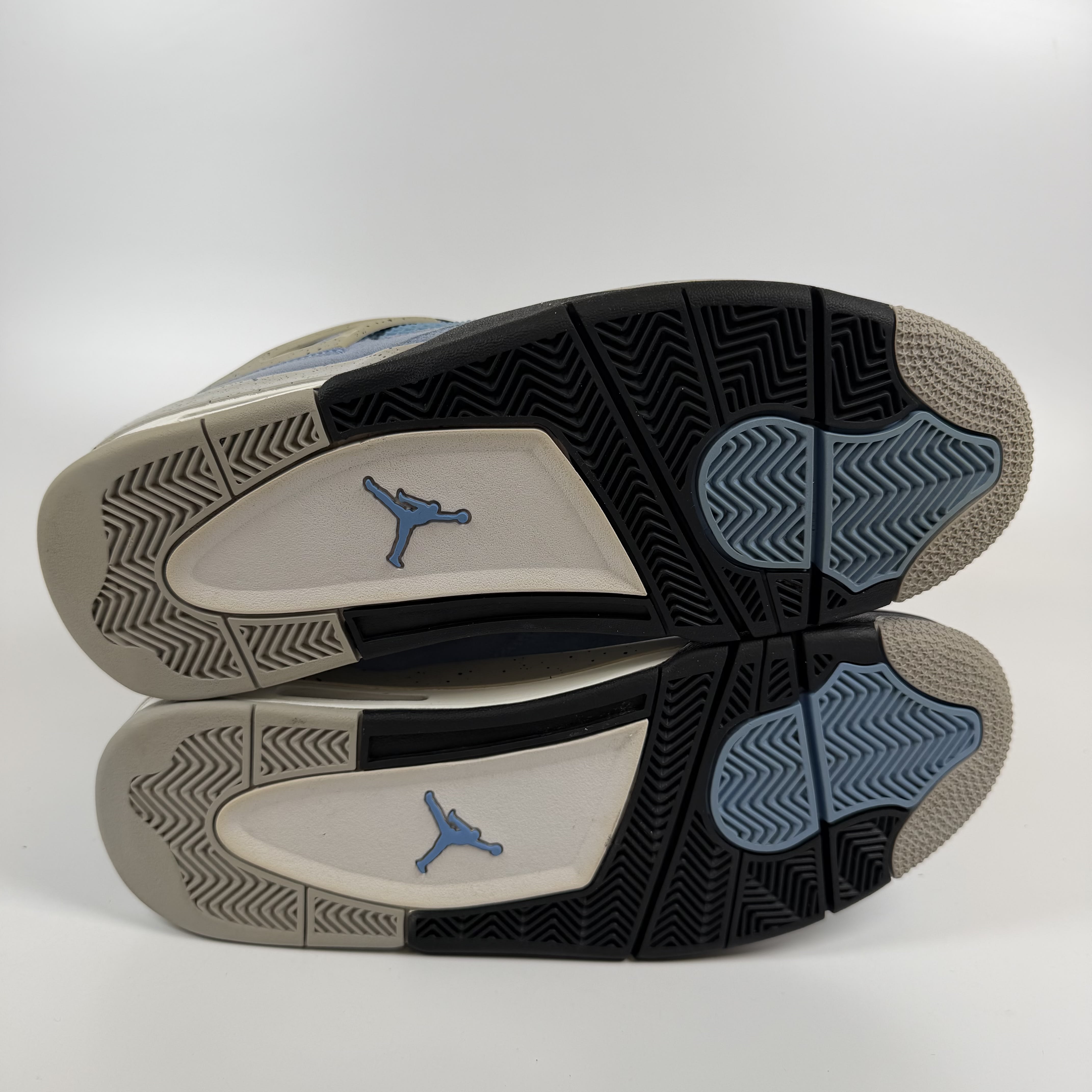 [571588] Jordan 4 Retro University Blue