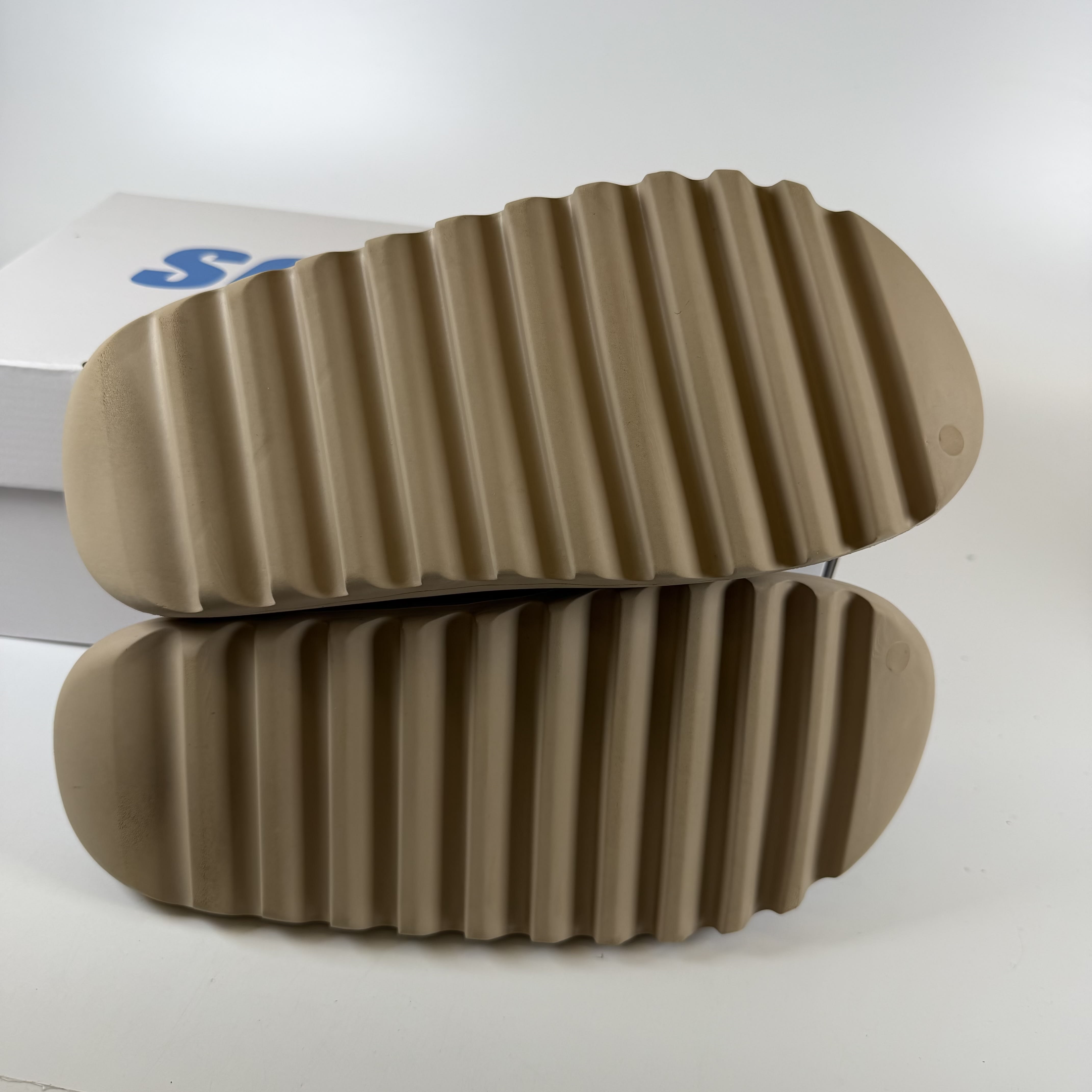 SP5636 adidas Yeezy Slide Pure (First Release)