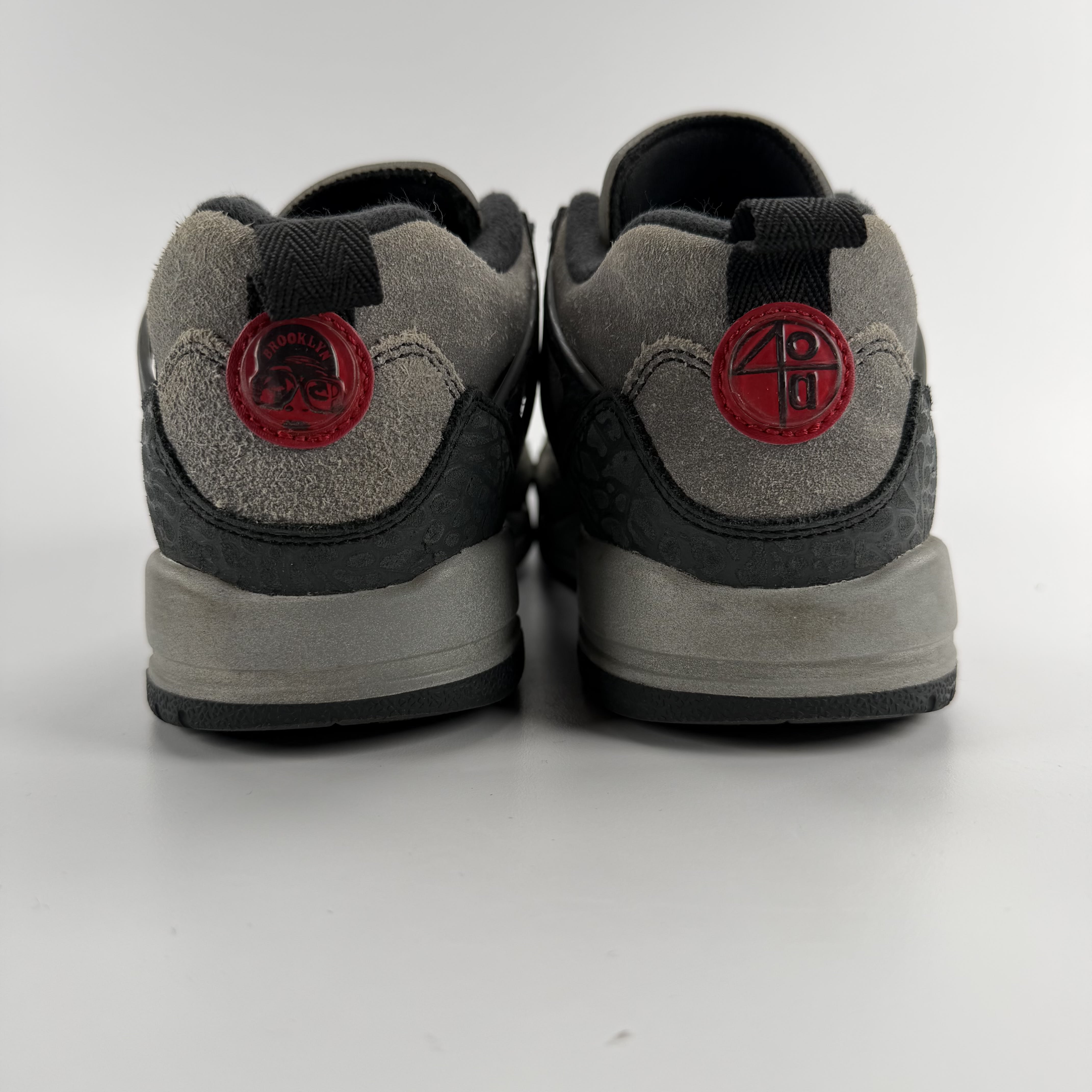 585534 Jordan Spizike Low Anthracite Gym Red (GS)