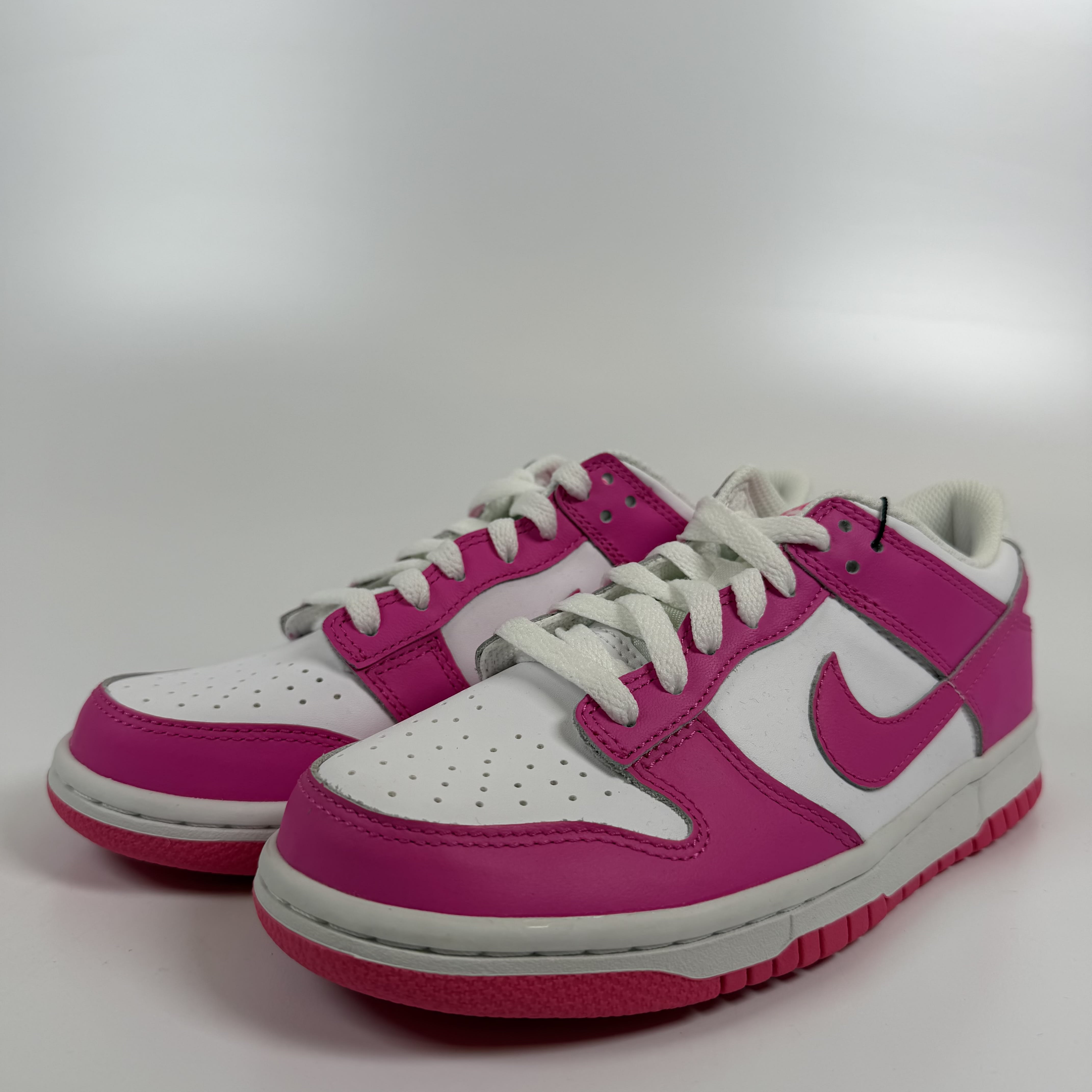 269387 Nike Dunk Low Laser Fuchsia (GS)