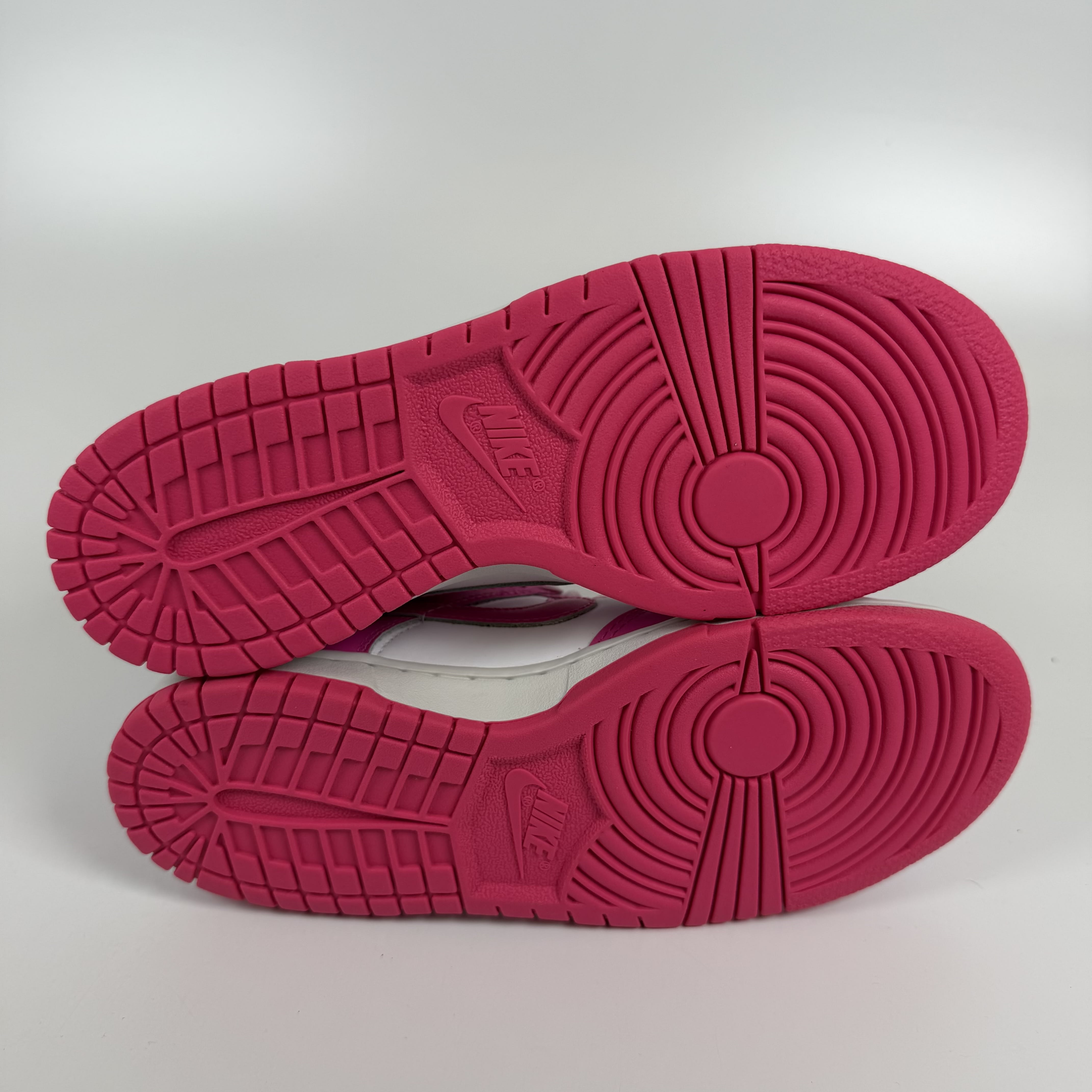 269387 Nike Dunk Low Laser Fuchsia (GS)