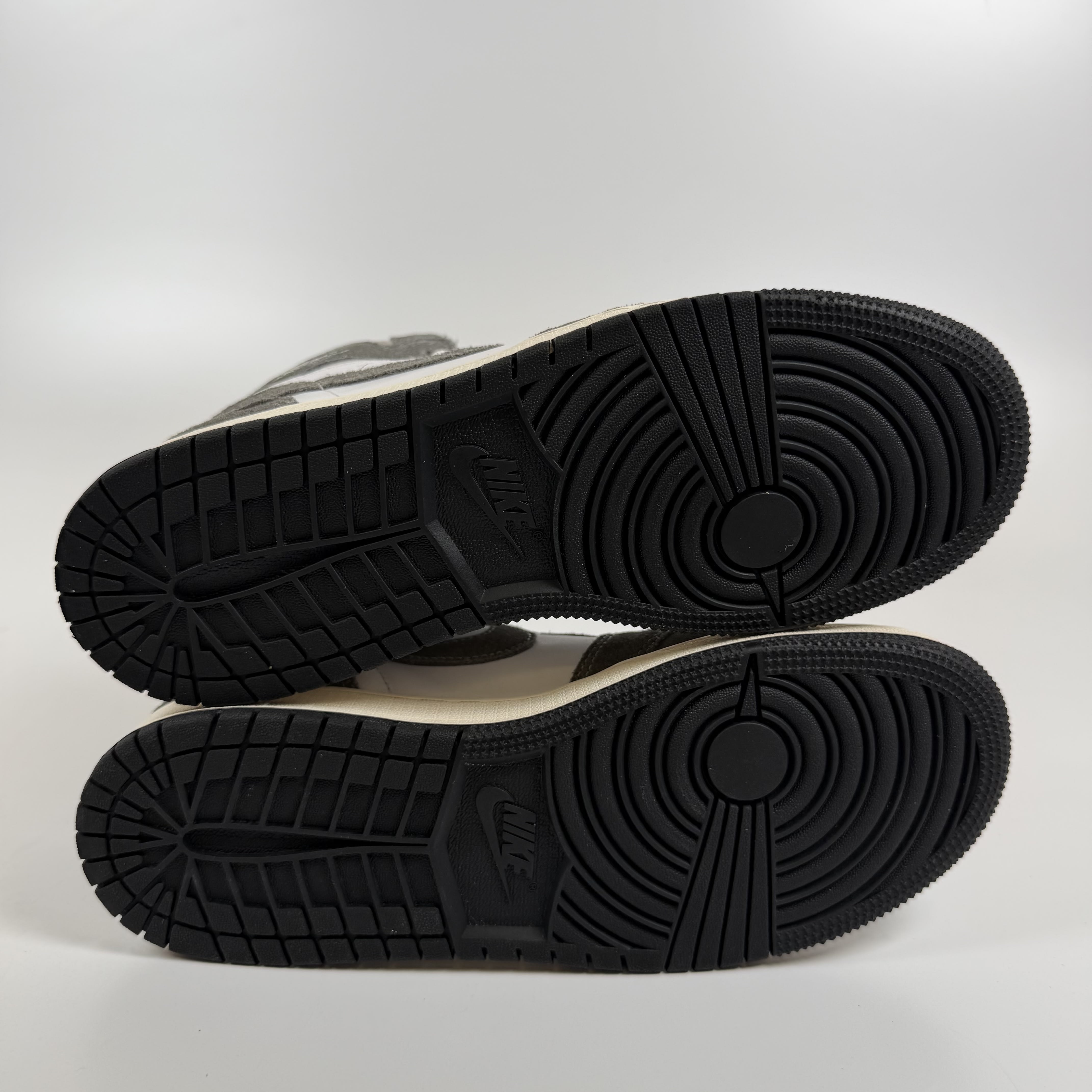 568321 Jordan 1 Retro High OG Washed Black (GS)