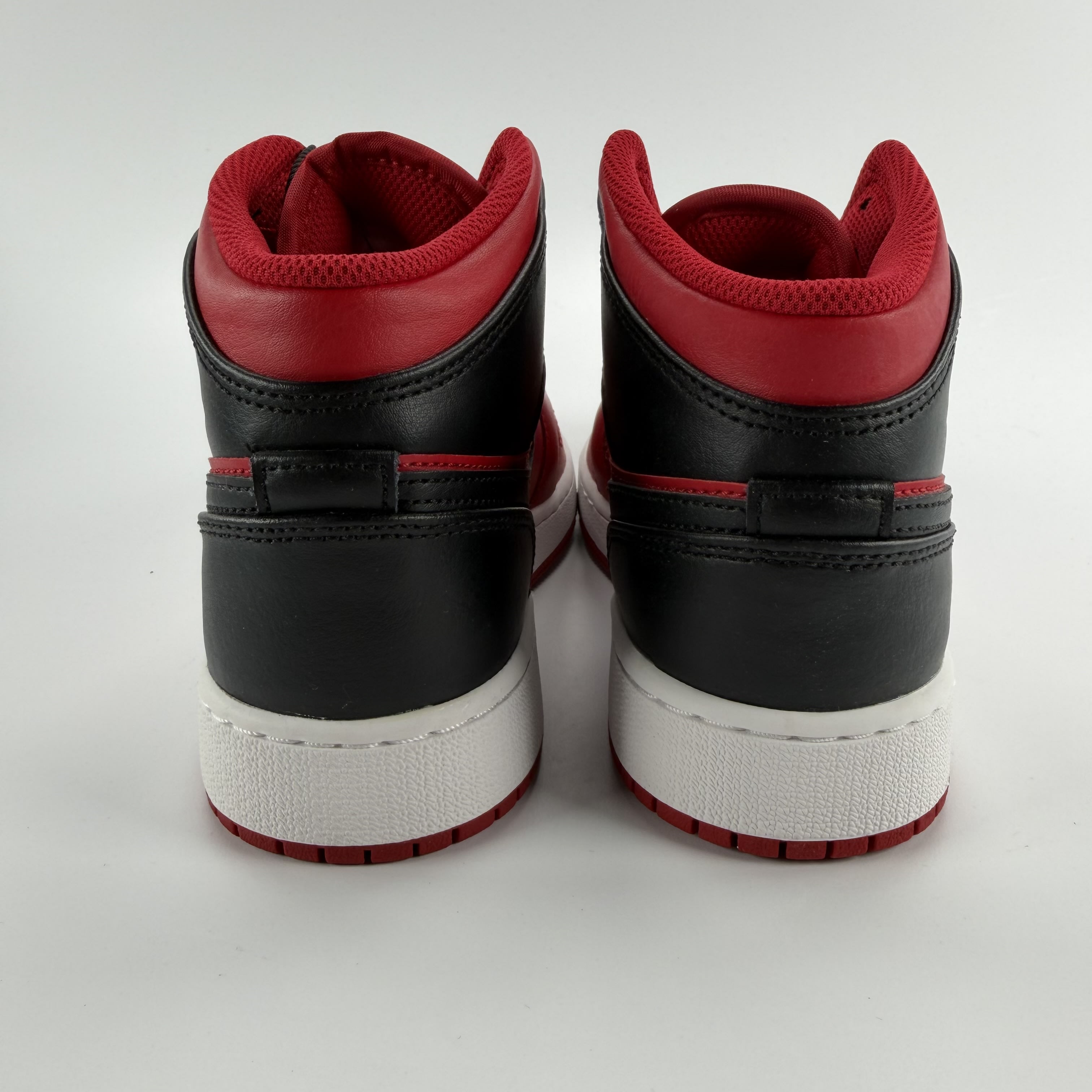 587723 Air Jordan 1 Mid GS 'Reverse Bred'