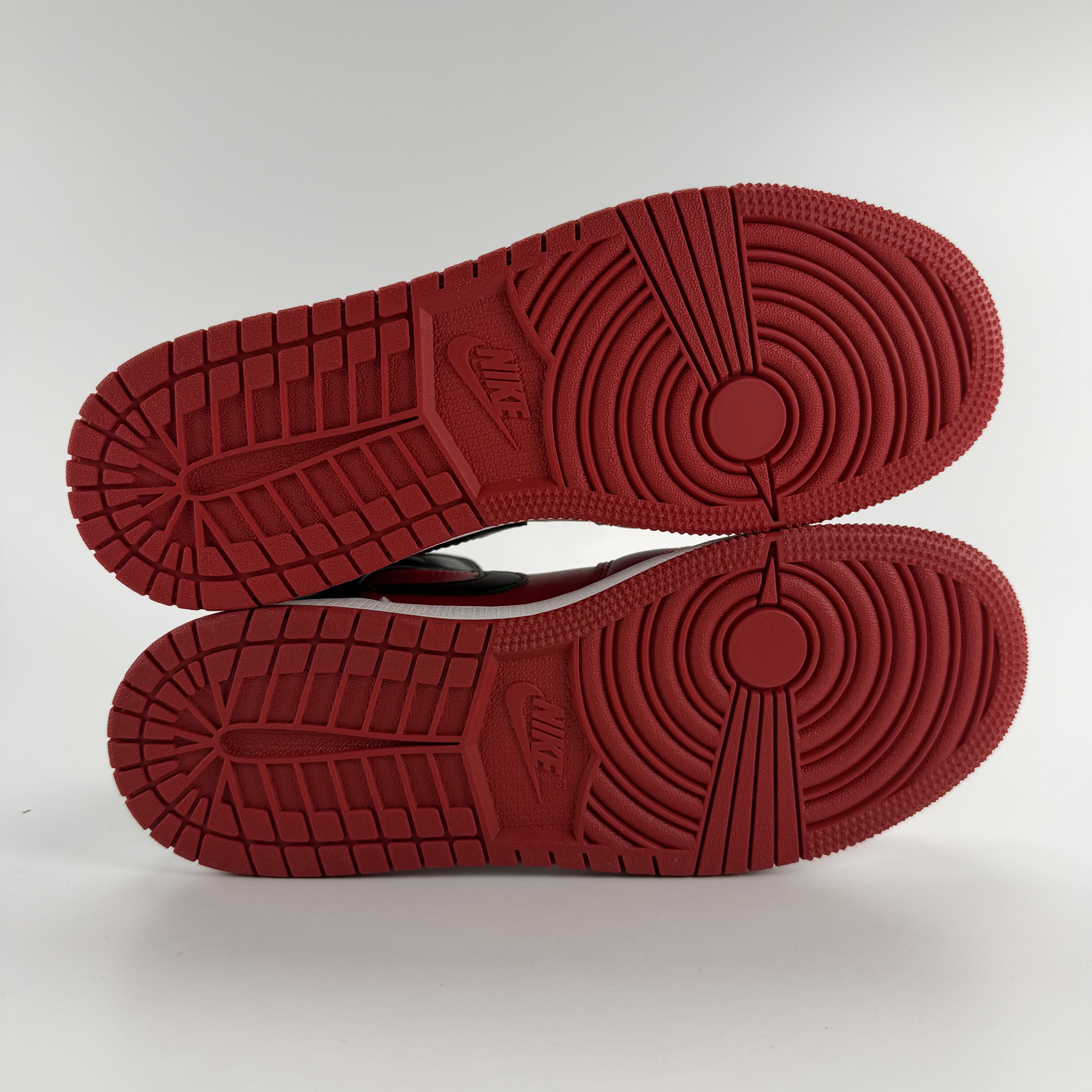 587723 Air Jordan 1 Mid GS 'Reverse Bred'