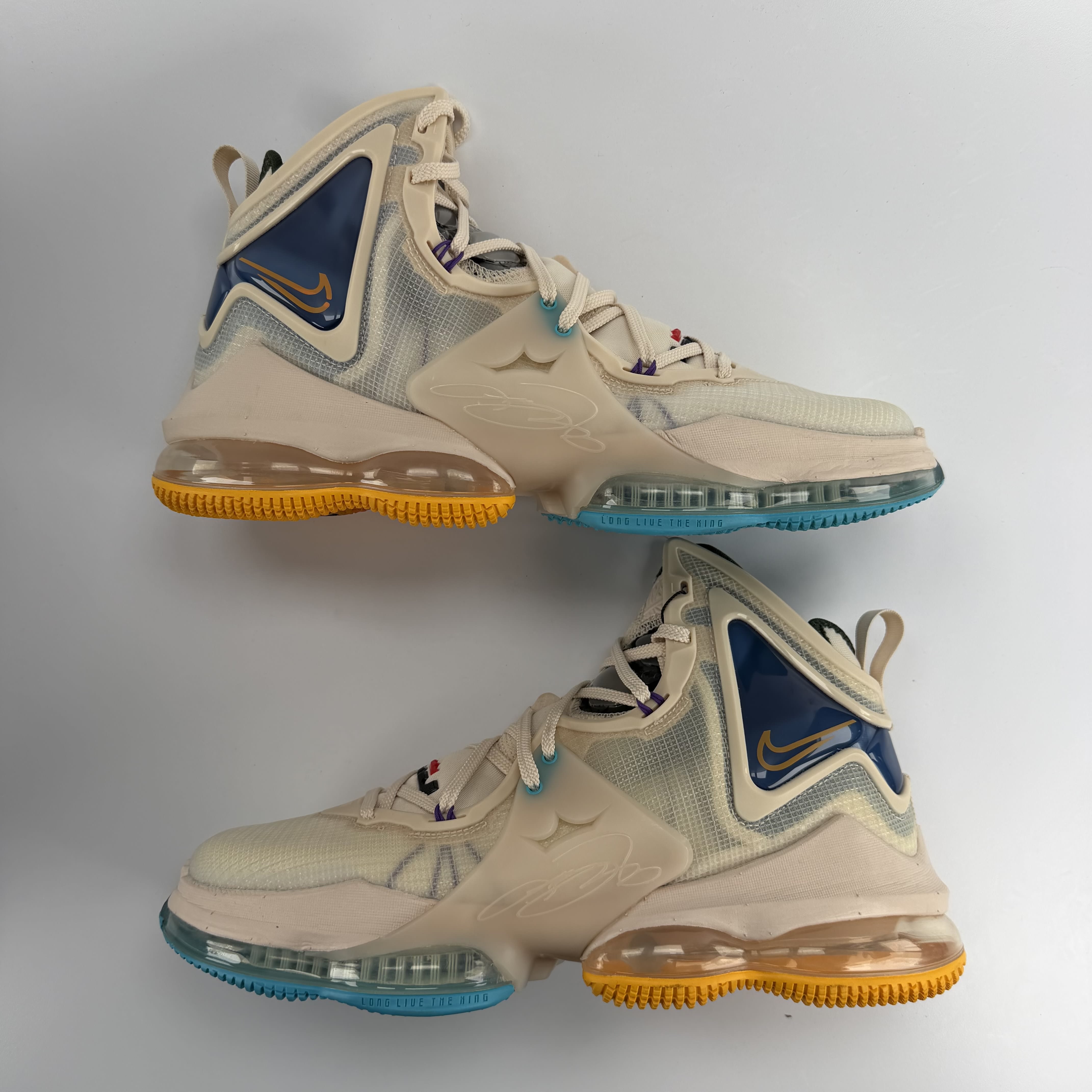 469395 Nike LeBron 19 Minneapolis Lakers