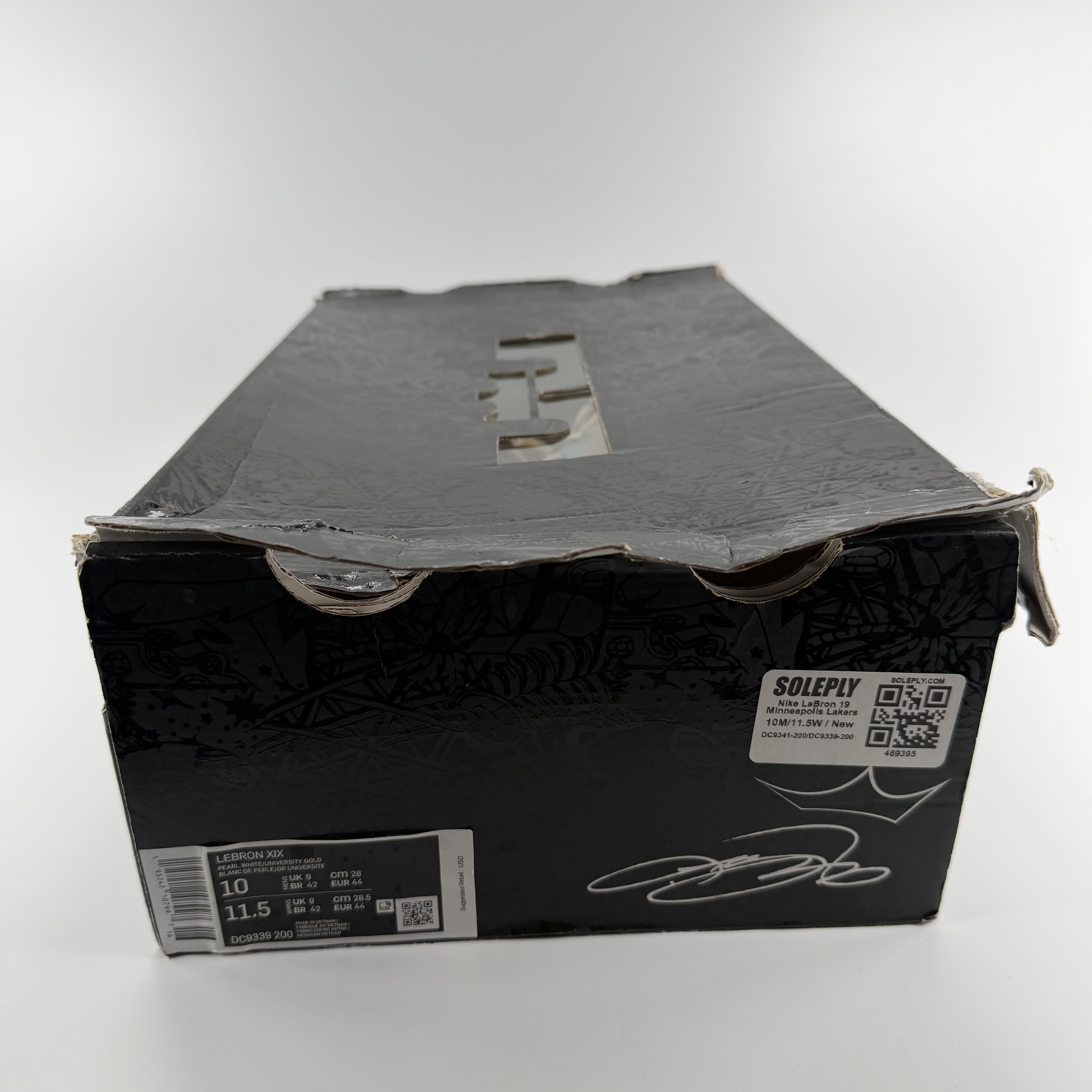 469395 Nike LeBron 19 Minneapolis Lakers