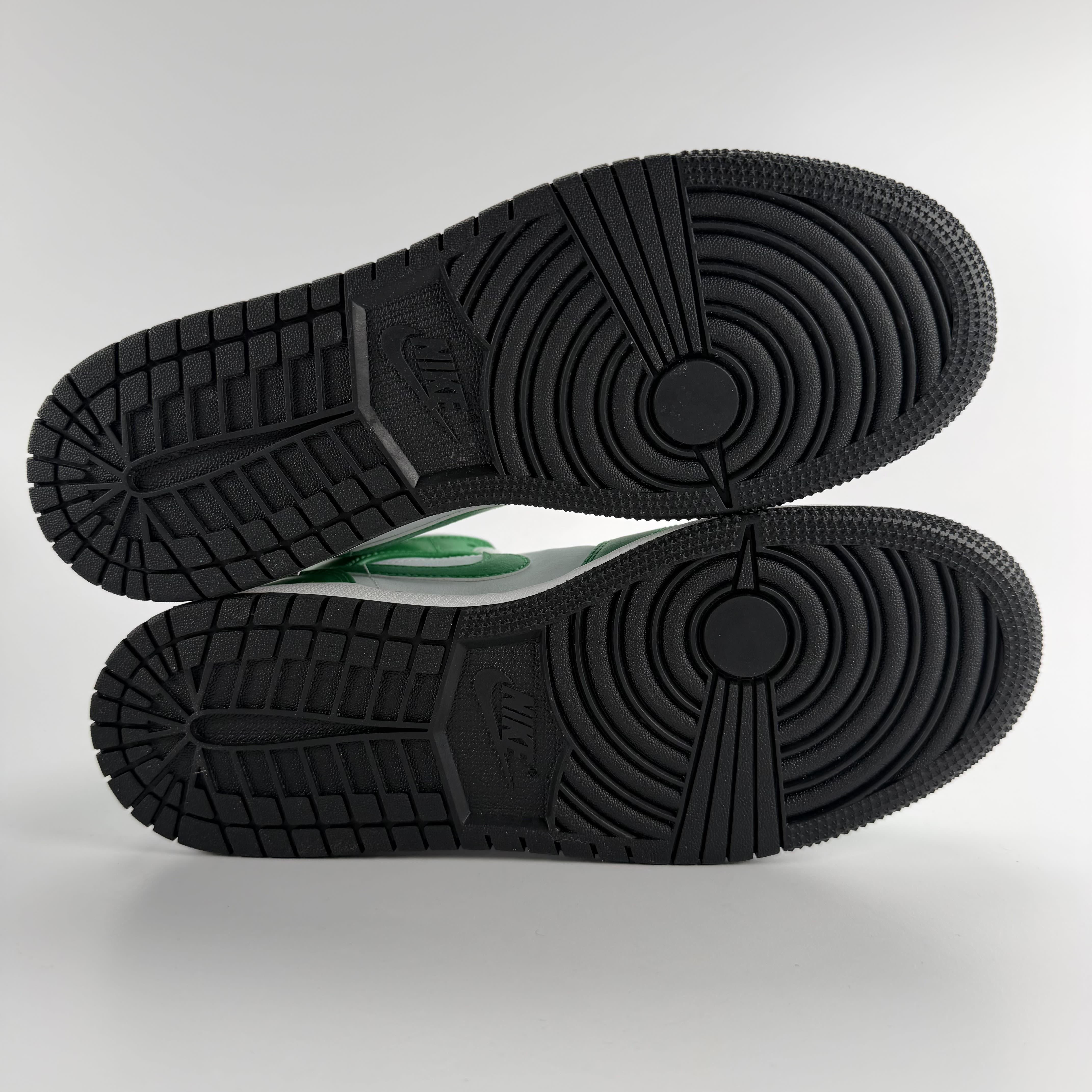 437191 Air Jordan 1 Mid GS 'Lucky Green'