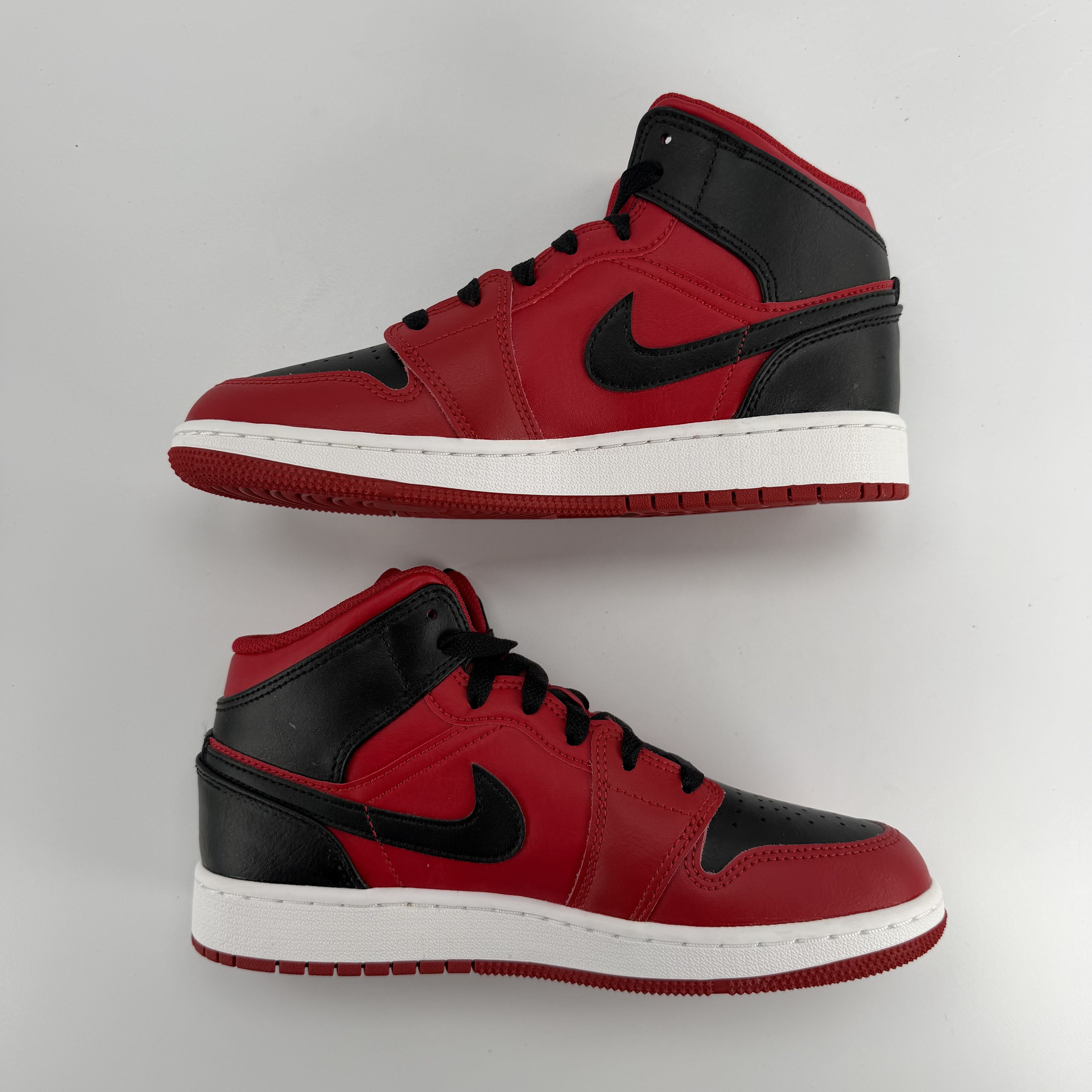 587541 Air Jordan 1 Mid GS 'Reverse Bred'