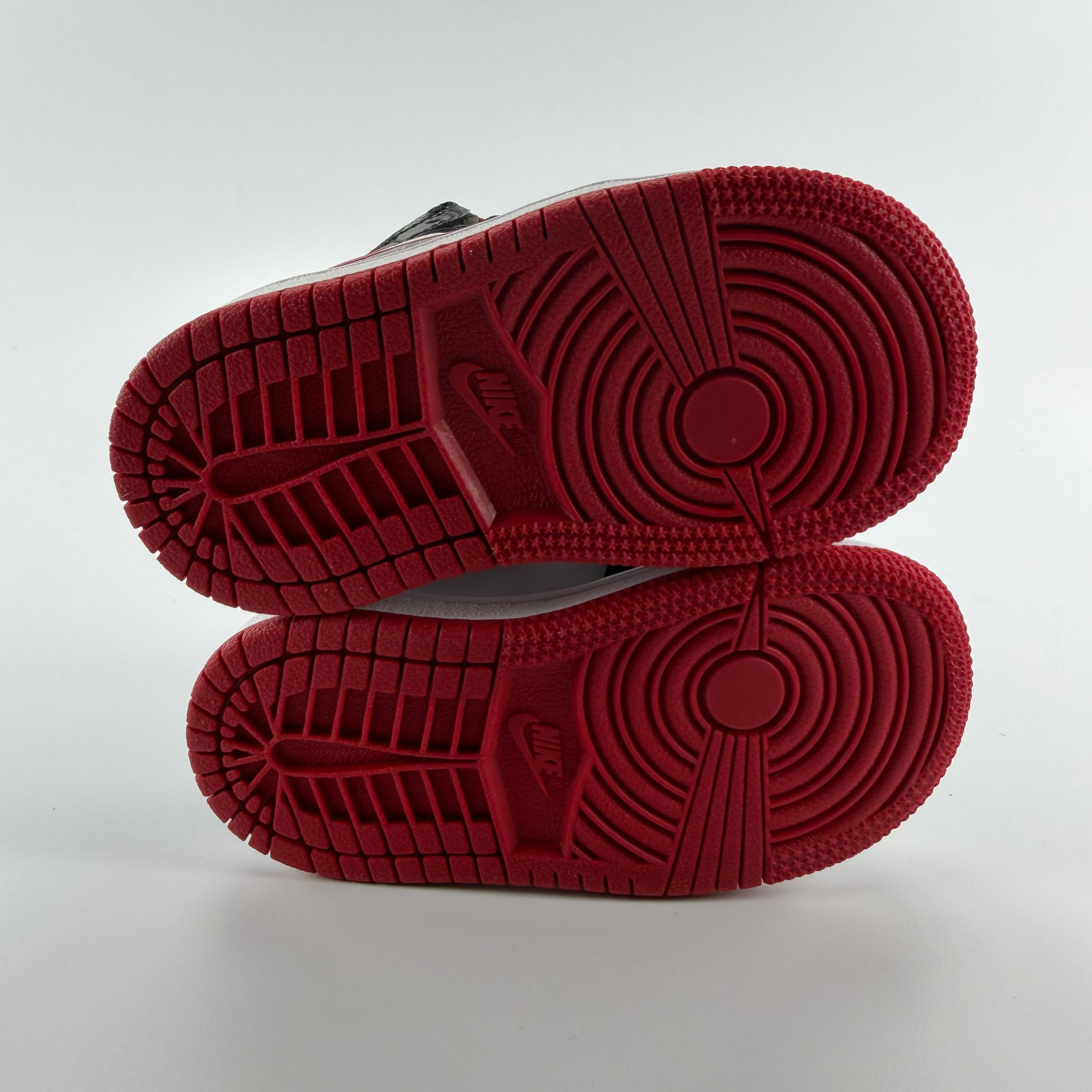 281794 Air Jordan 1 Mid TD 'Black Gym Red'