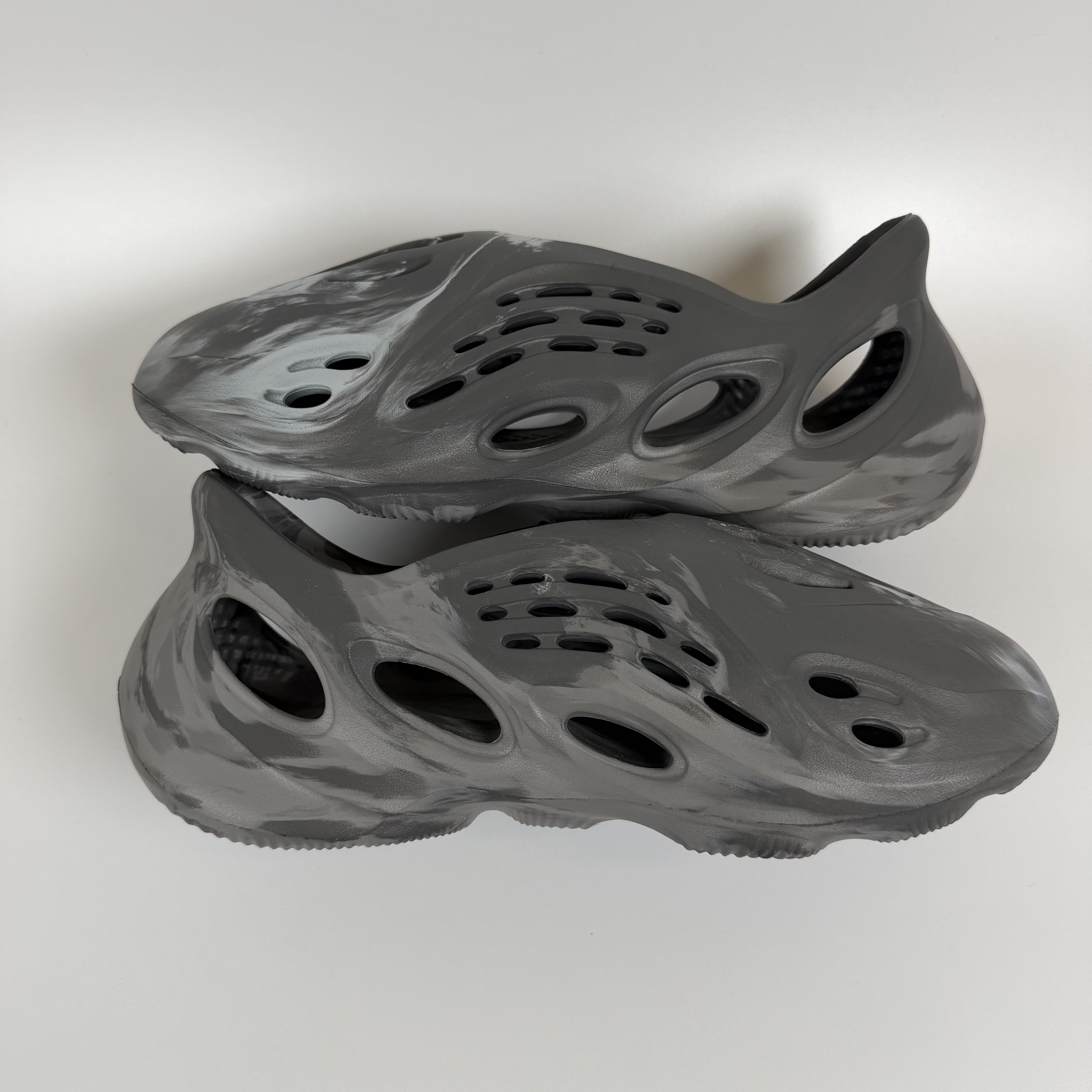 SP9002 adidas Yeezy Foam RNR MX Granite
