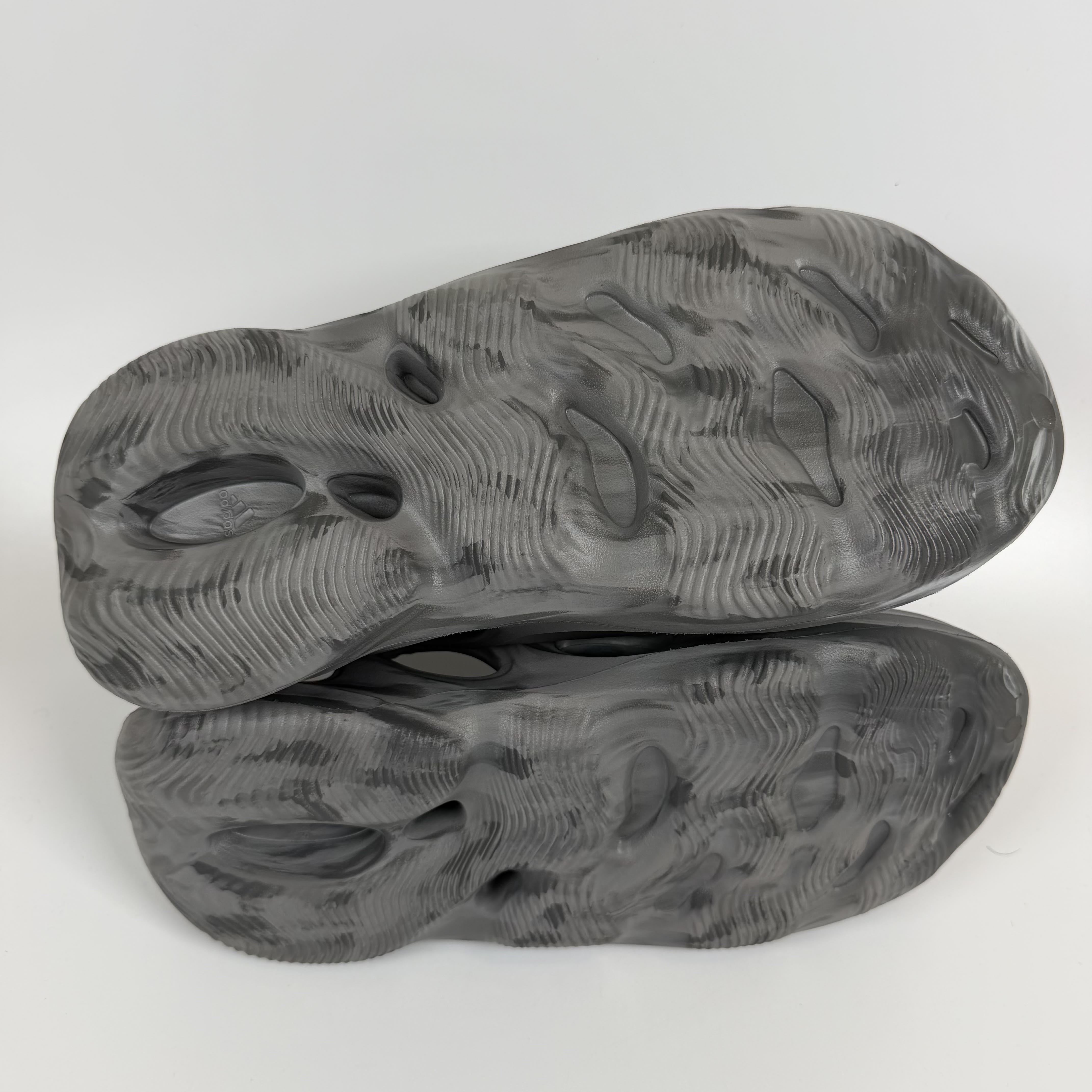 SP9002 adidas Yeezy Foam RNR MX Granite