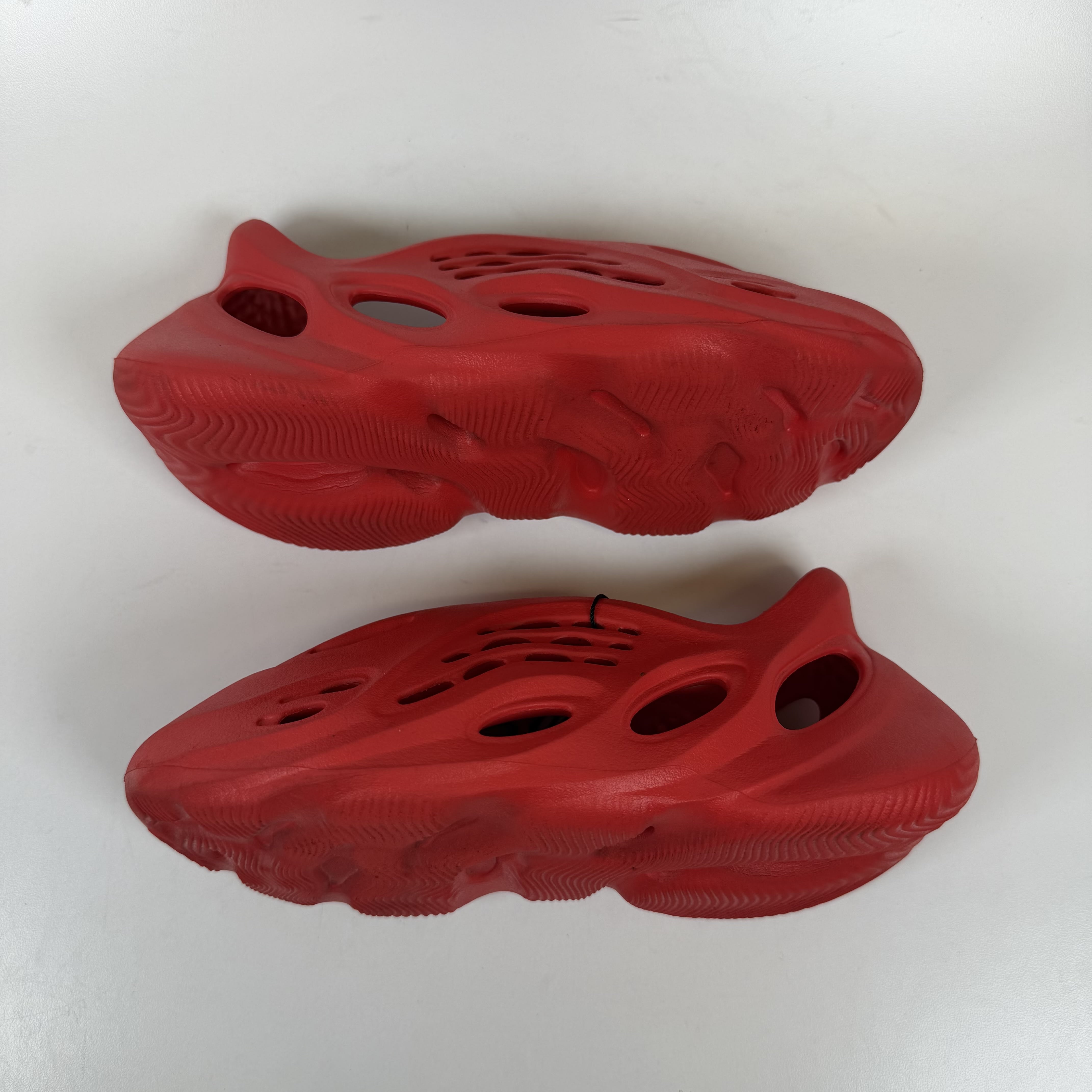 SP13580 Yeezy Foam RNR 'Vermilion'