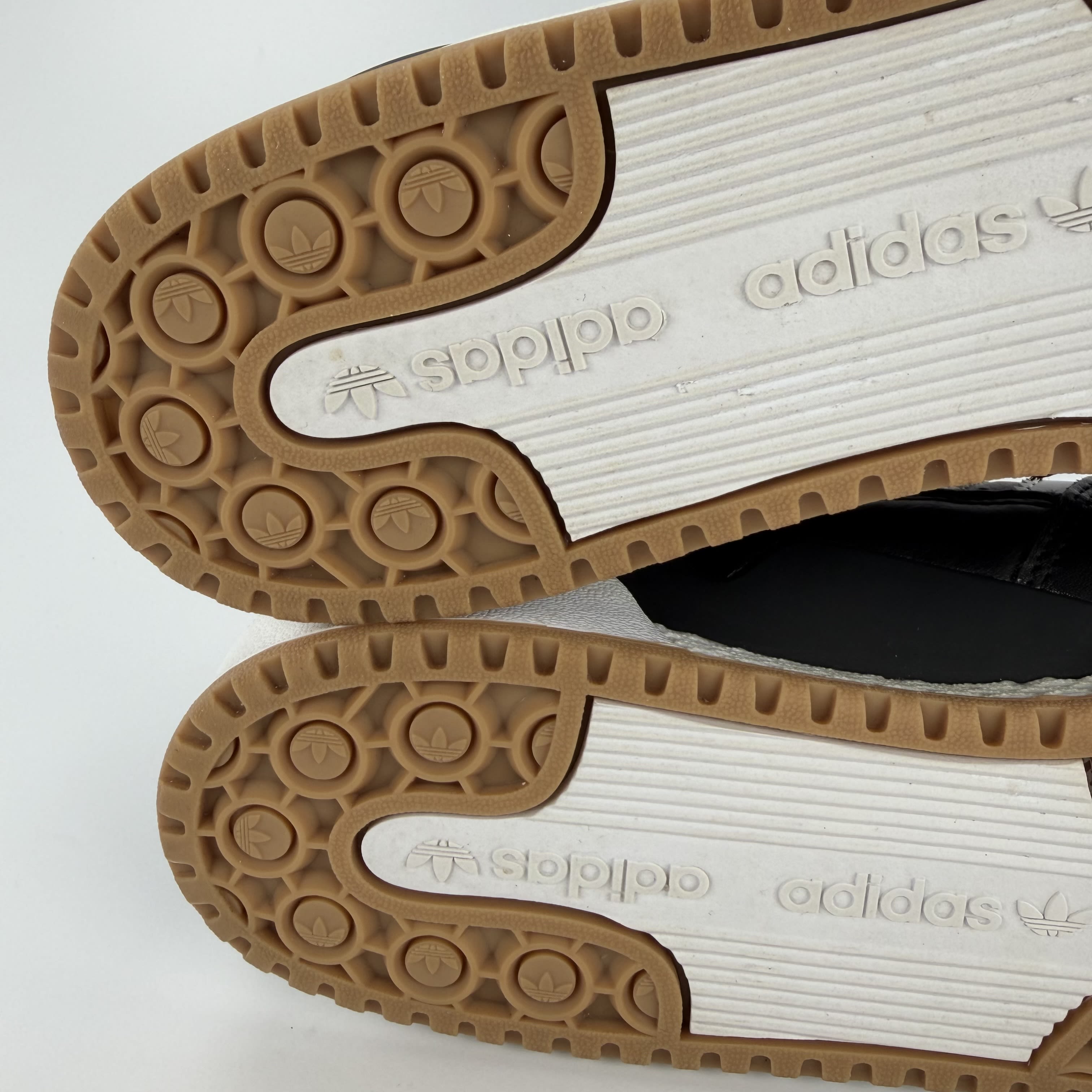 468565 adidas Forum 84 Low ADV Core Black Core White