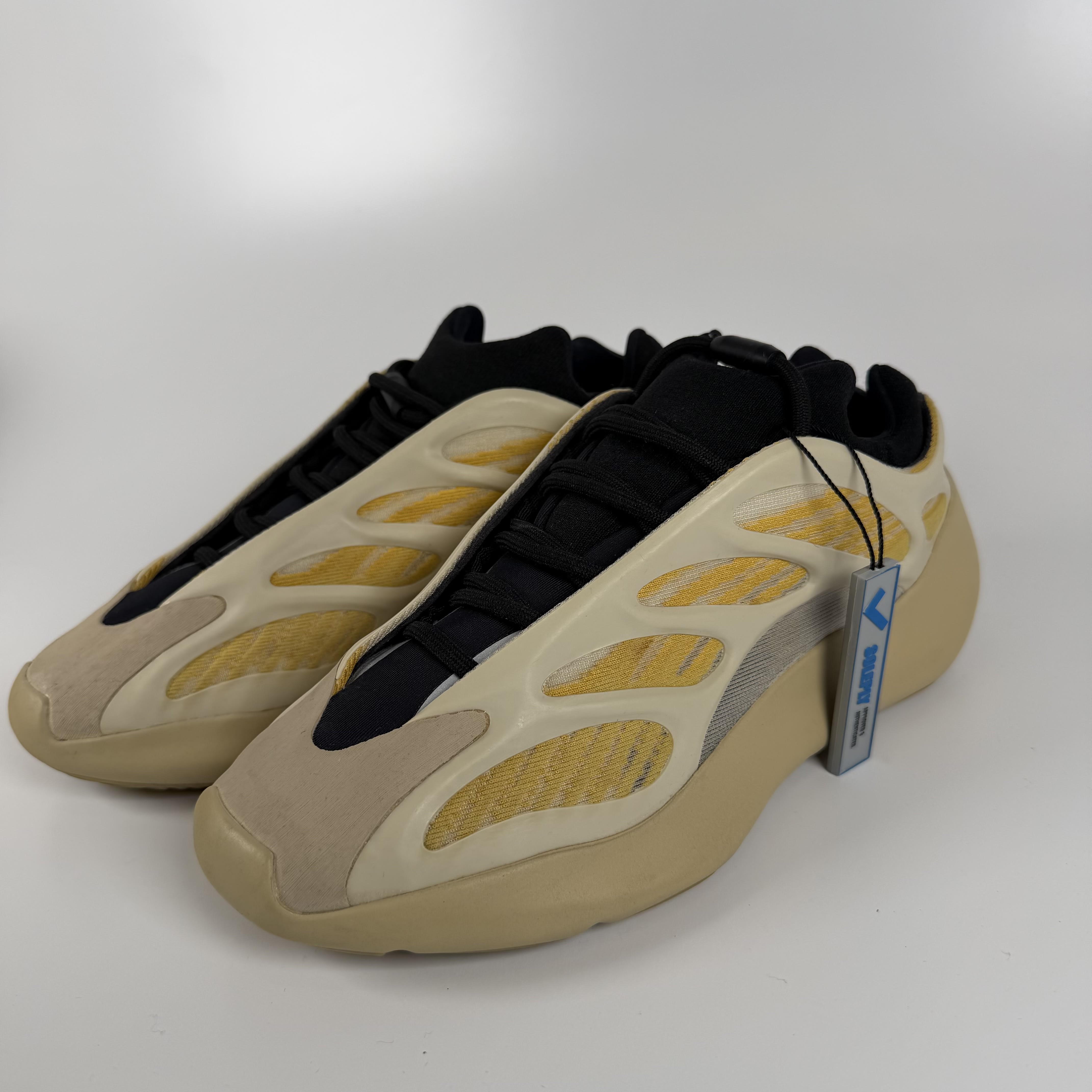 698569 adidas Yeezy 700 V3 Safflower