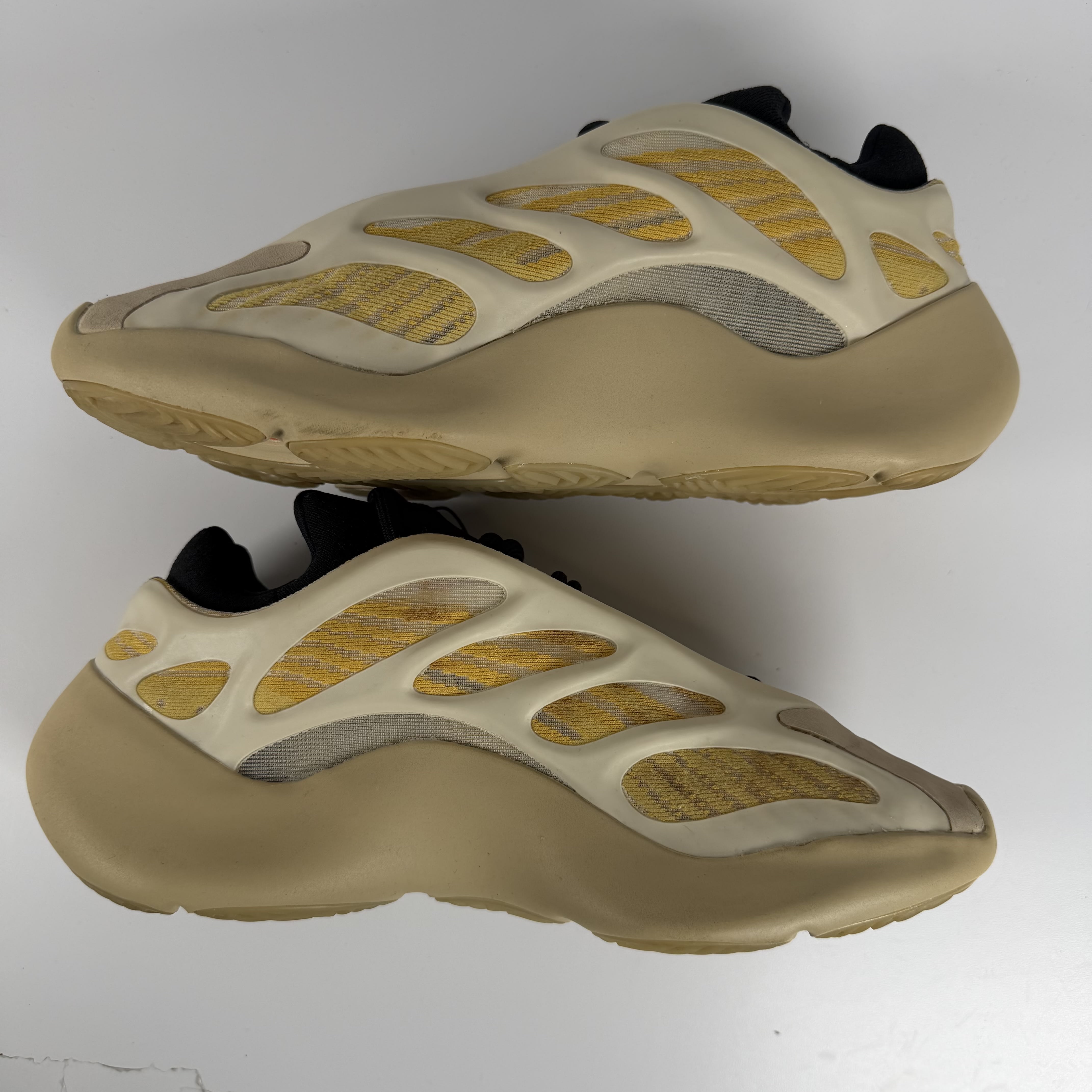 698569 adidas Yeezy 700 V3 Safflower