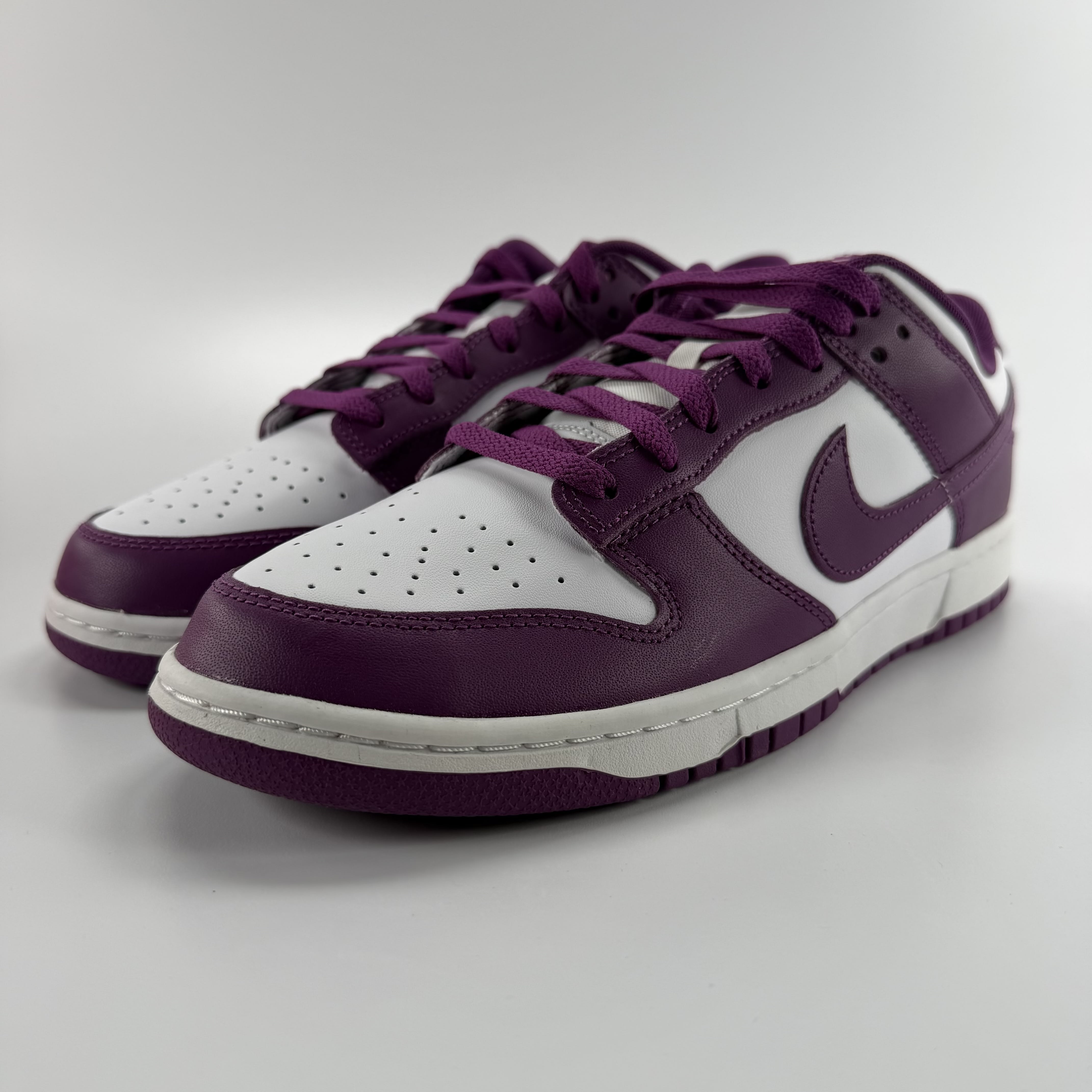 262591 Nike Dunk Low White Viotech