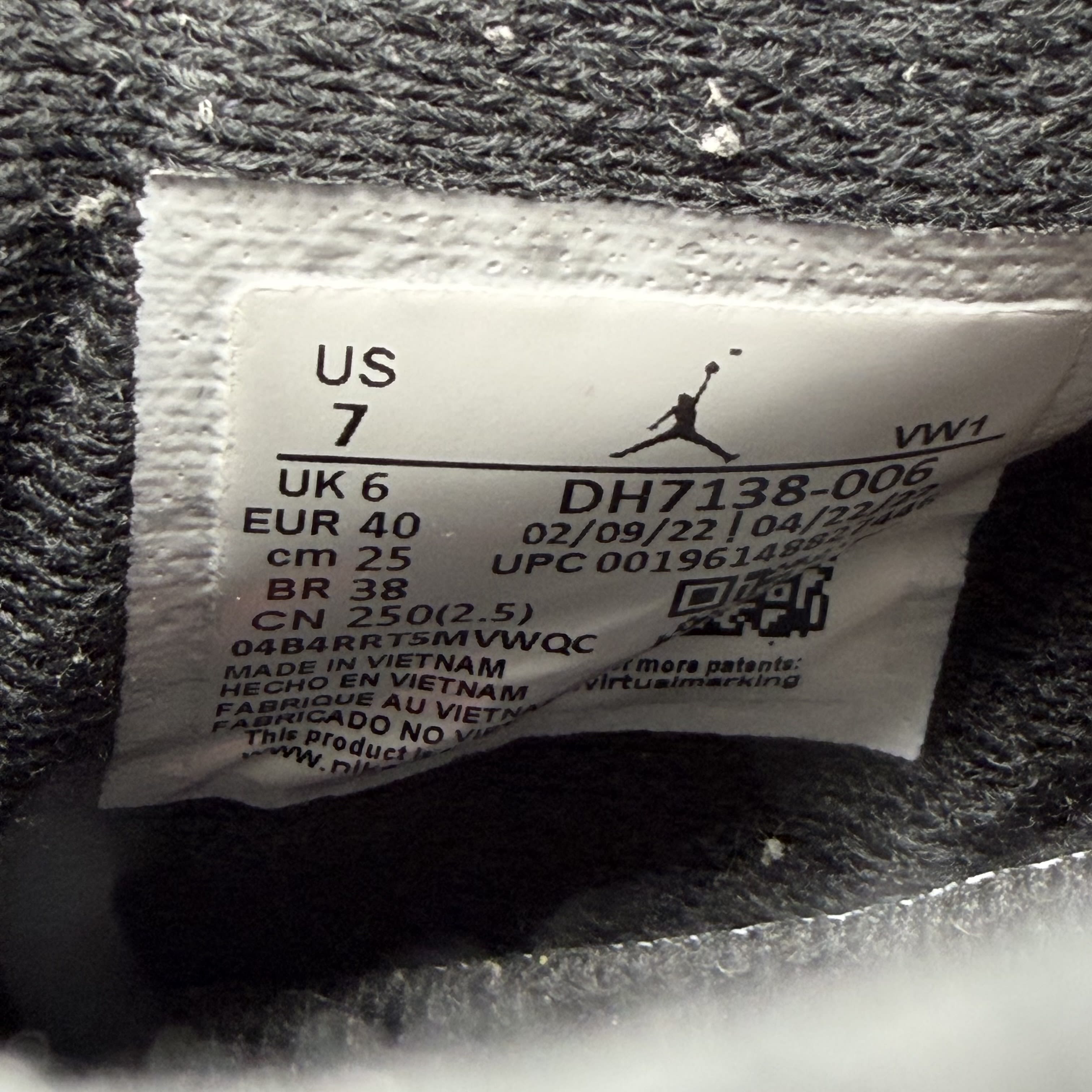 635922 Jordan 4 Retro SE Black Canvas