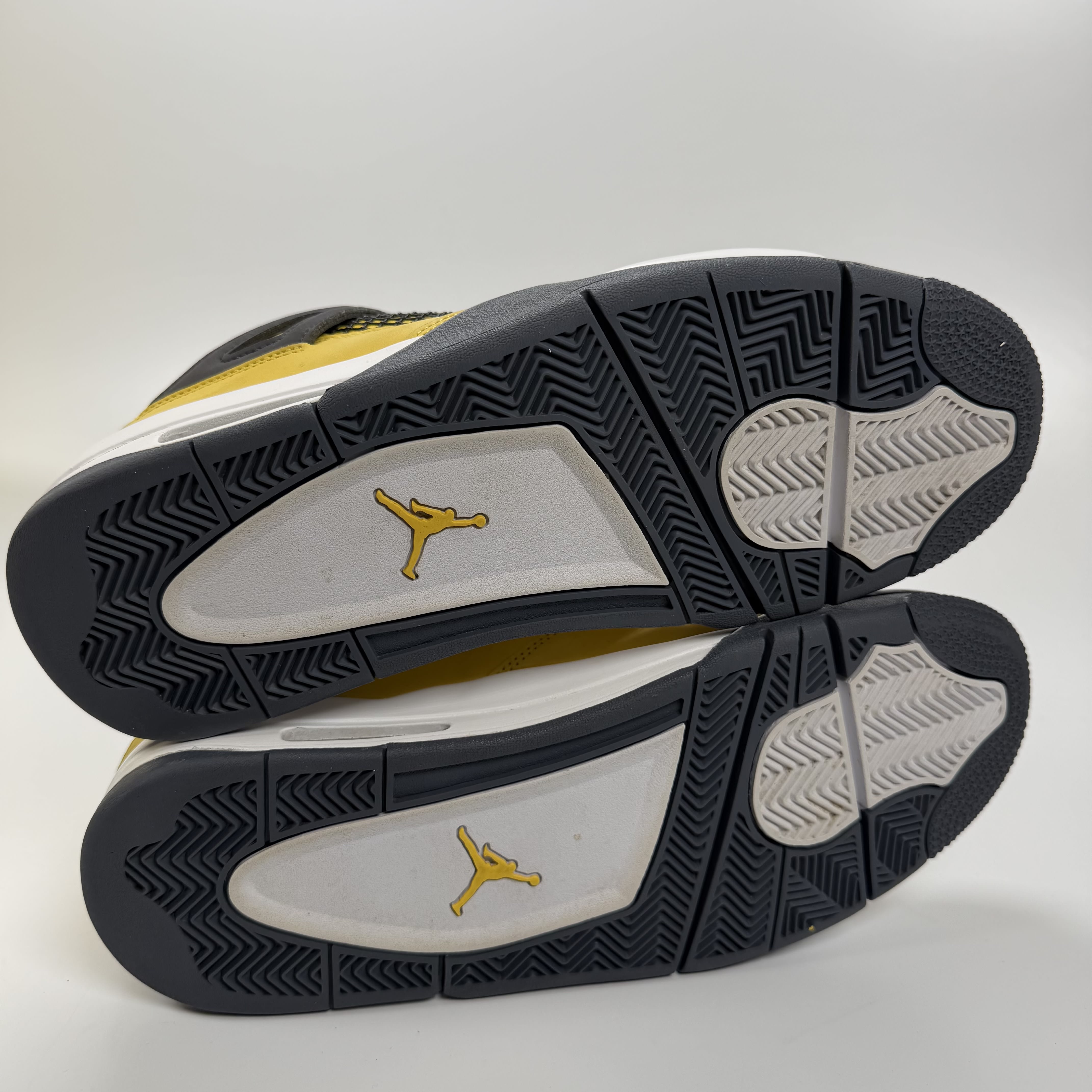 801000 Jordan 4 Retro Lightning (2021)