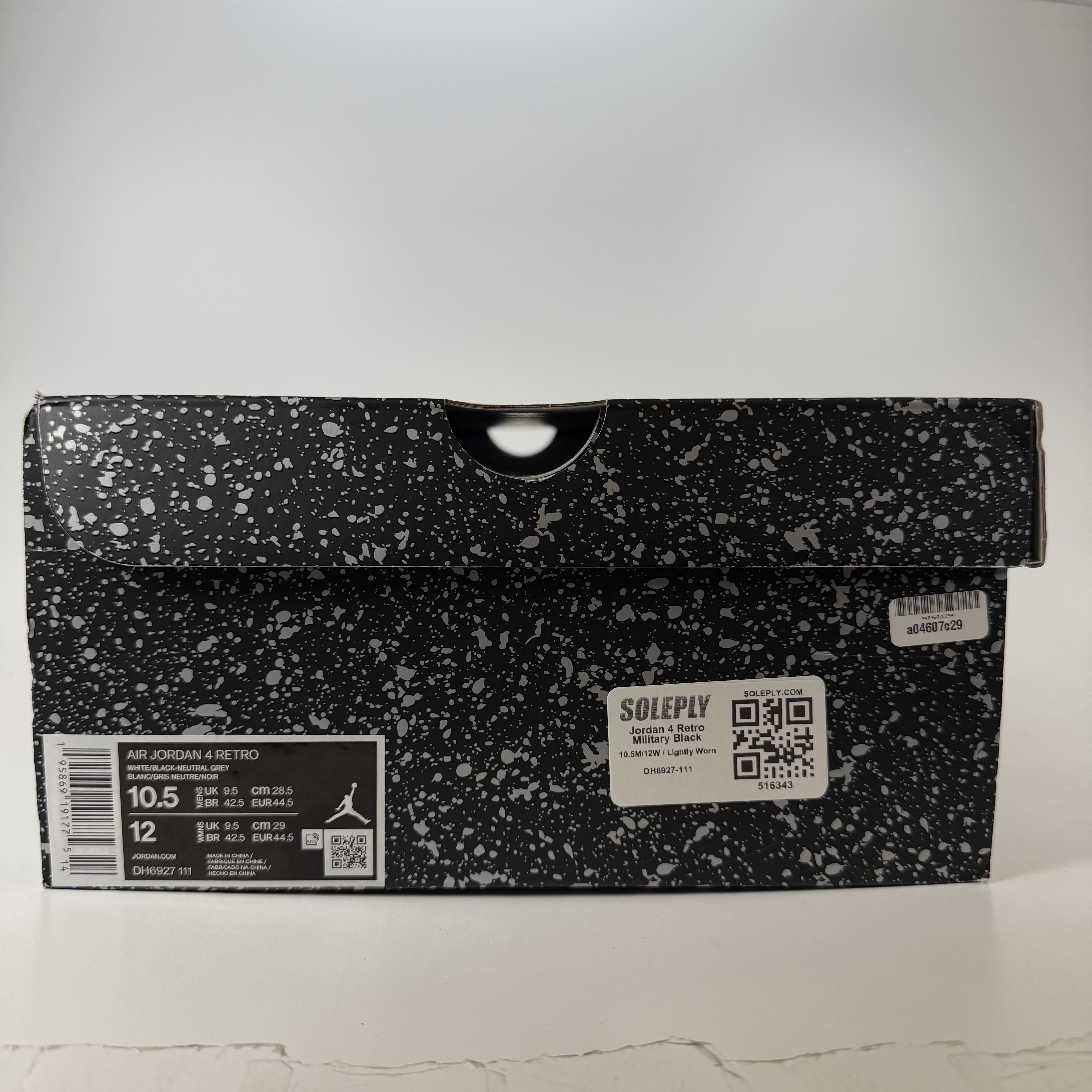 516343 Jordan 4 Retro Military Black