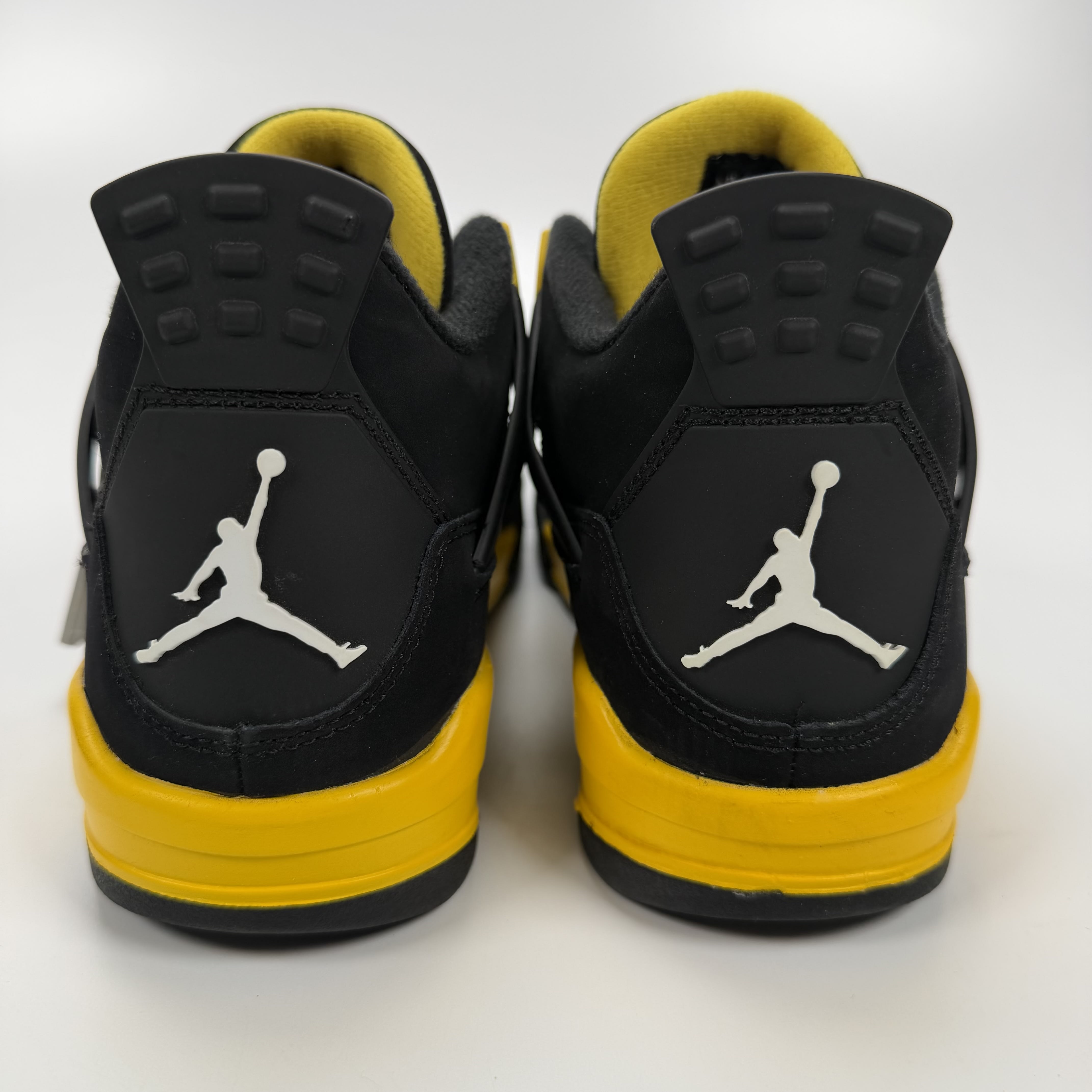 826704 Jordan 4 Retro Thunder (2023) (GS)