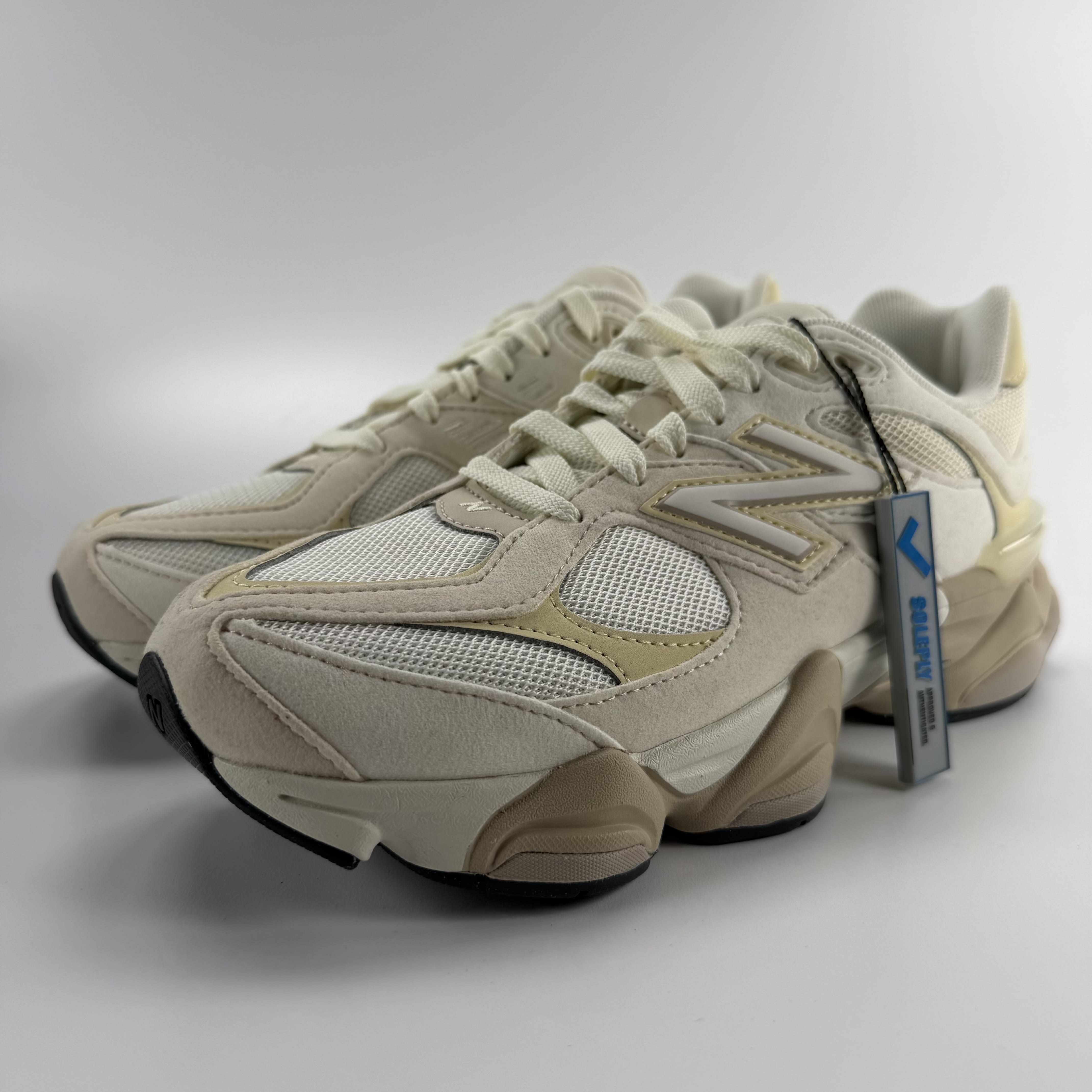 395497 New Balance 9060 Sea Salt Linen (GS)