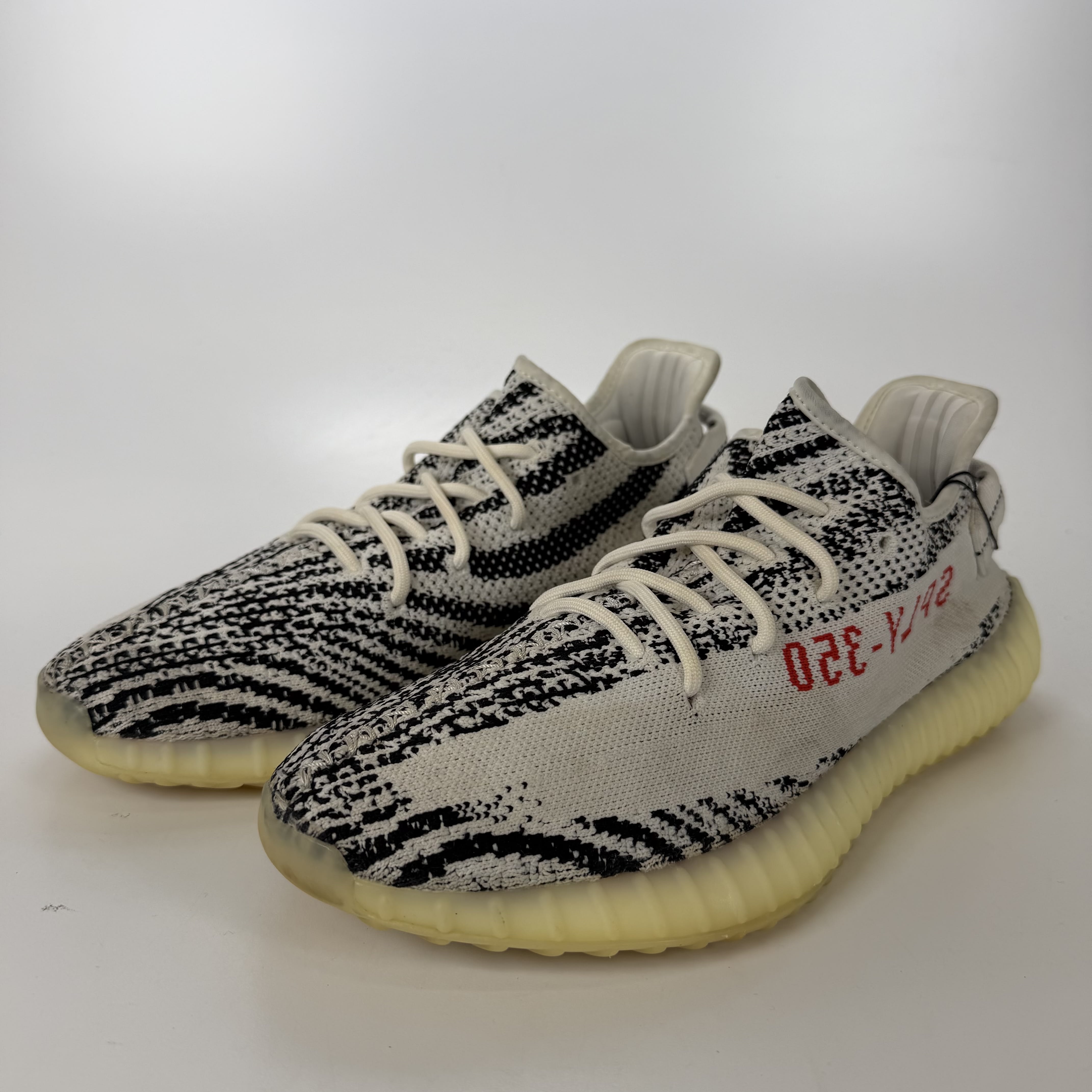 590323 adidas Yeezy Boost 350 V2 Zebra