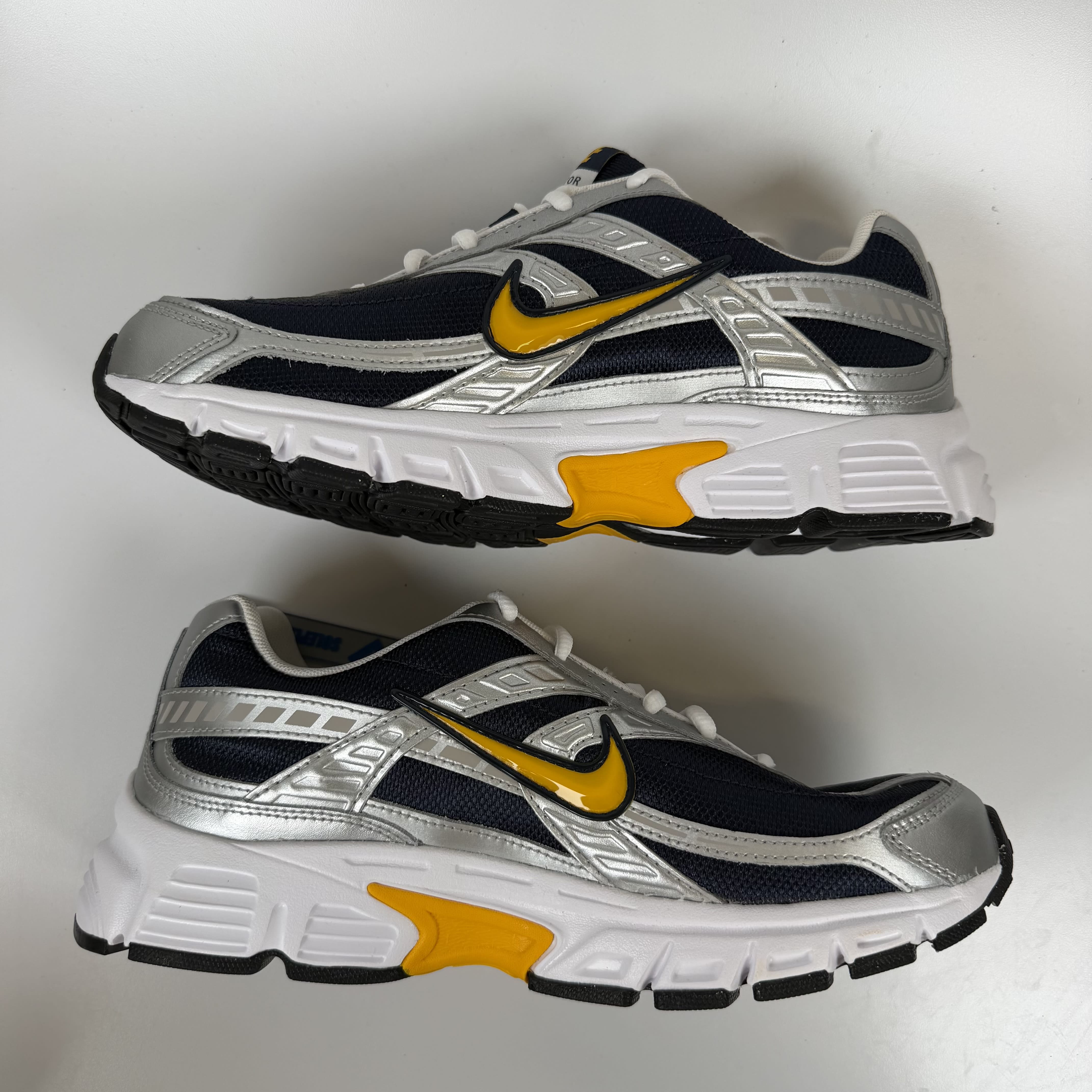 SP9140 Nike Initiator Obsidian Metallic Silver White Team Gold