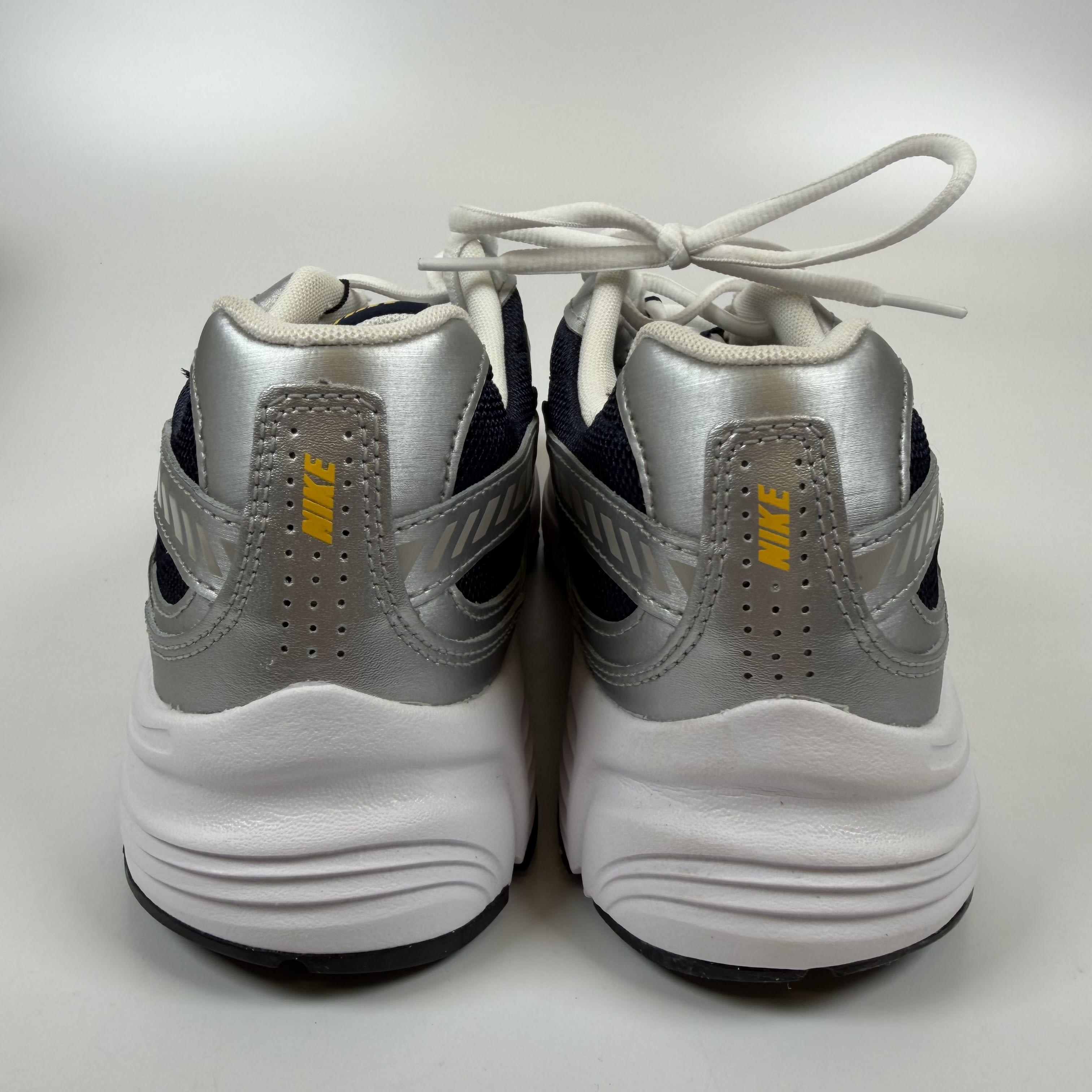 SP9140 Nike Initiator Obsidian Metallic Silver White Team Gold