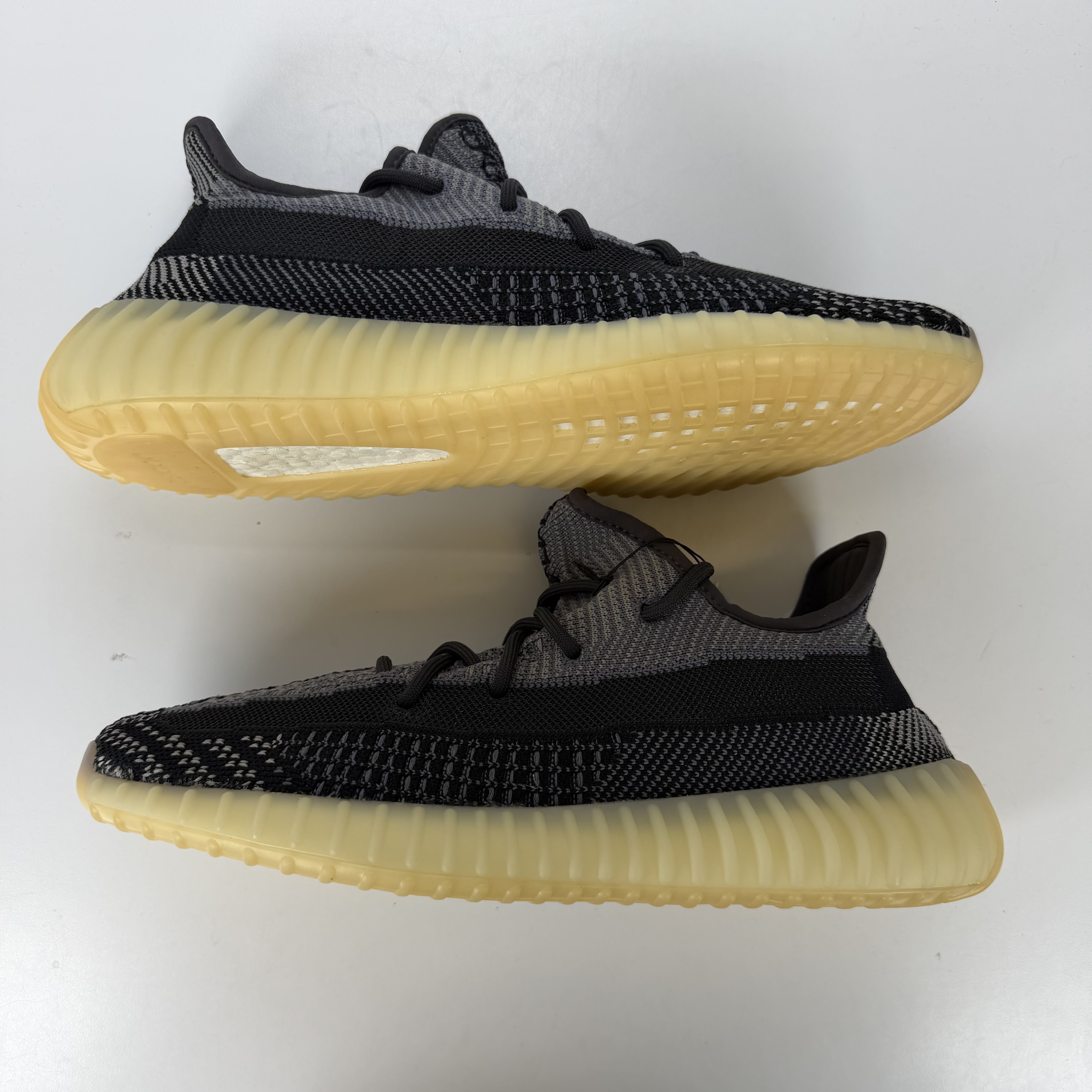 633801 adidas Yeezy Boost 350 V2 Carbon
