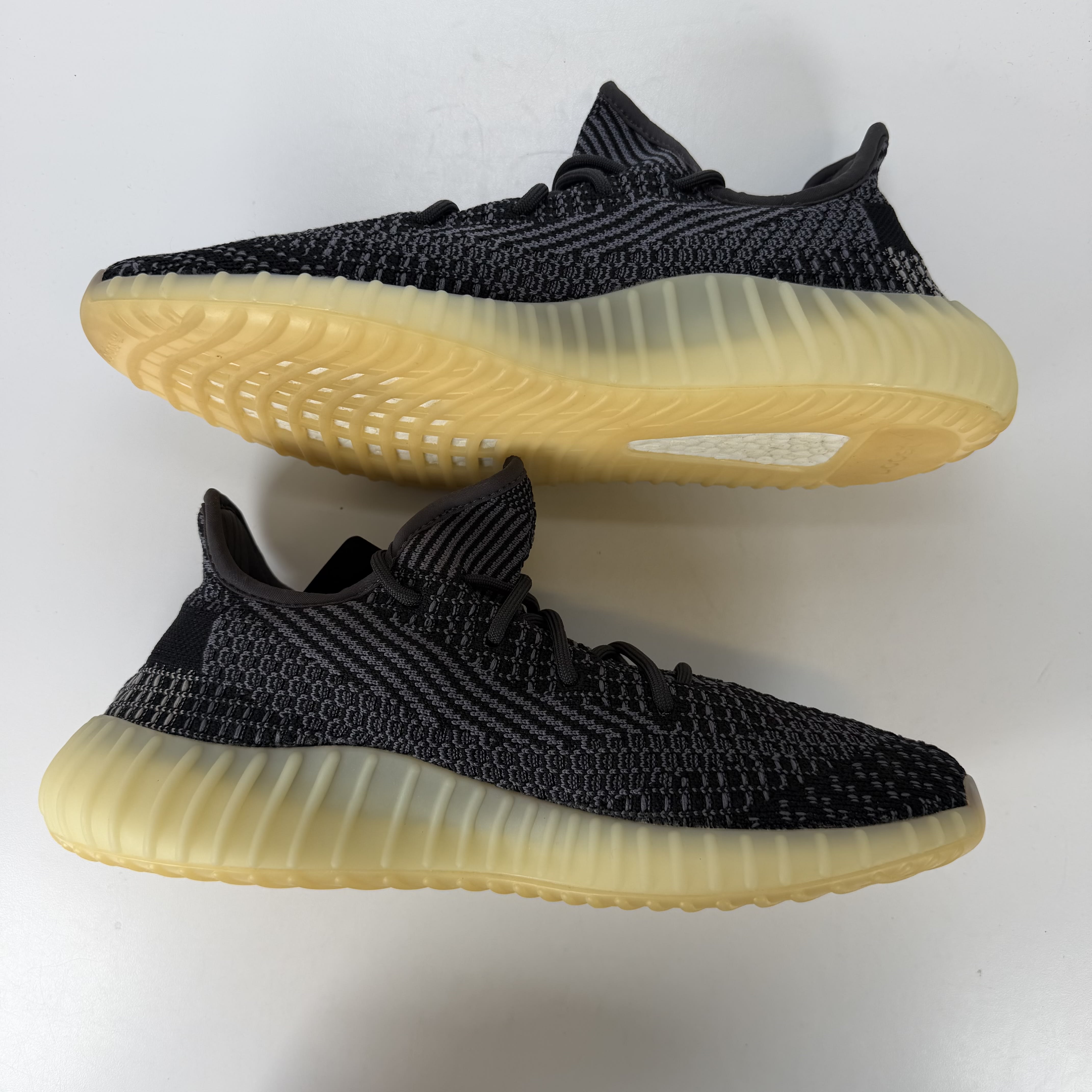 633801 adidas Yeezy Boost 350 V2 Carbon