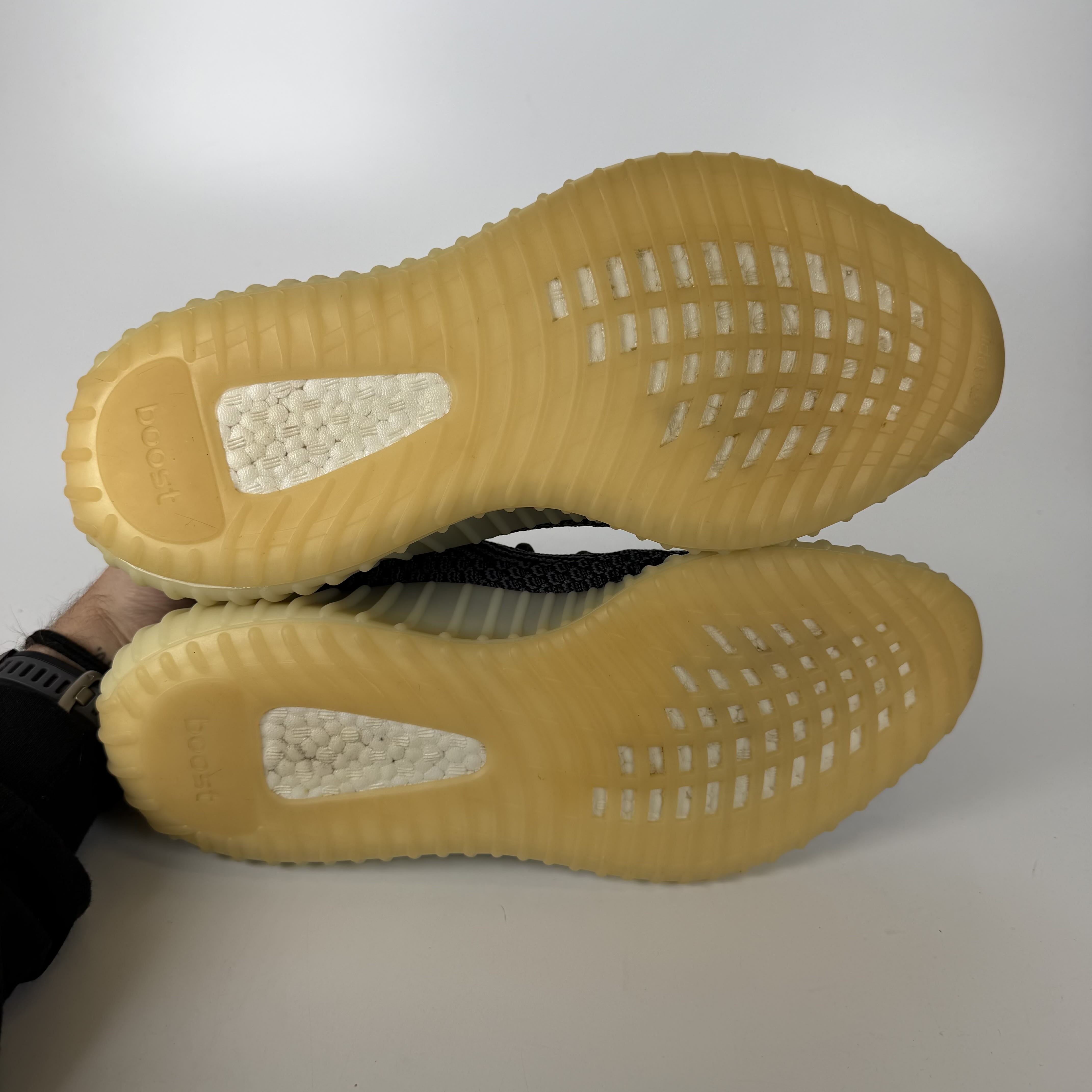 633801 adidas Yeezy Boost 350 V2 Carbon