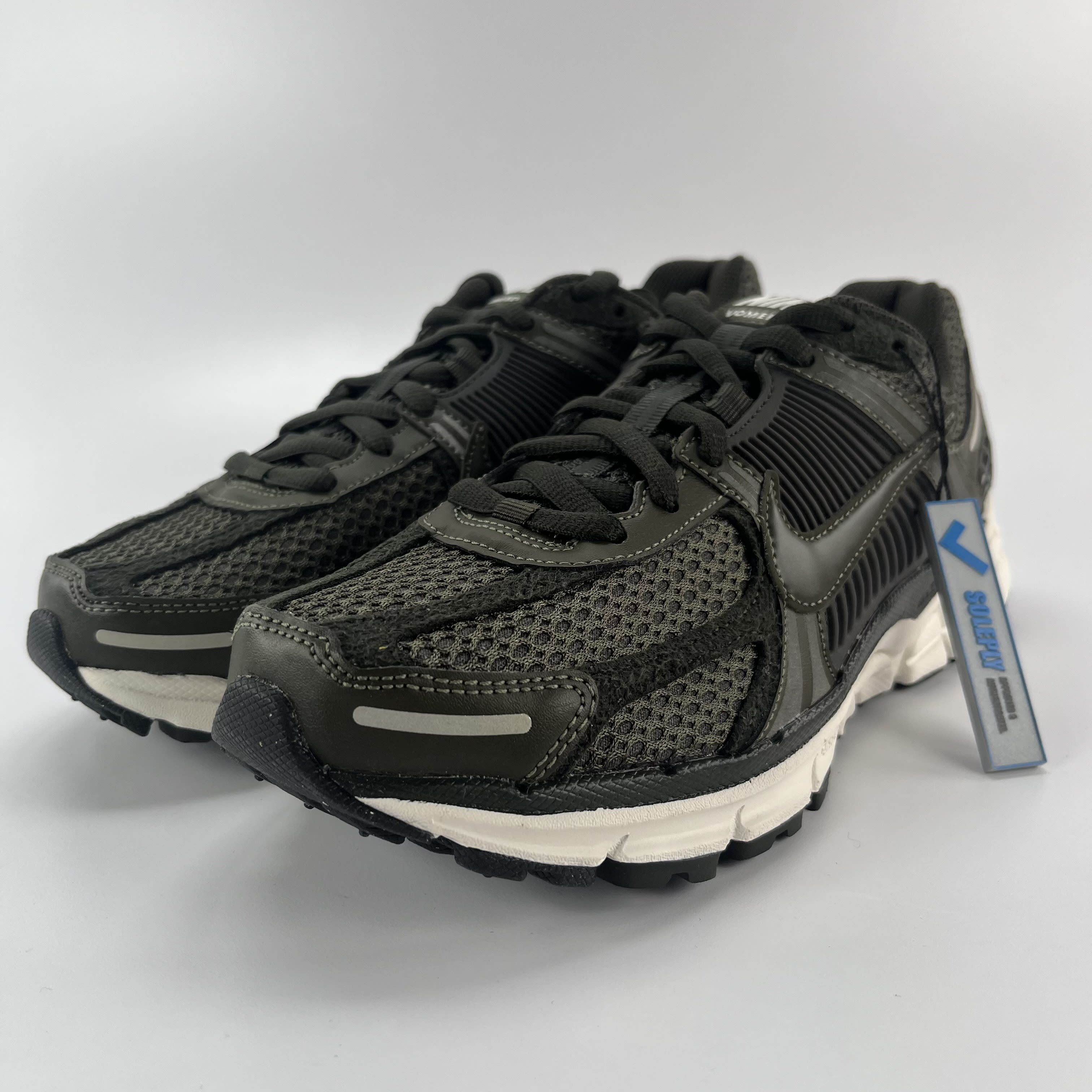 260148 Nike Zoom Vomero 5 Sequoia (Women's)