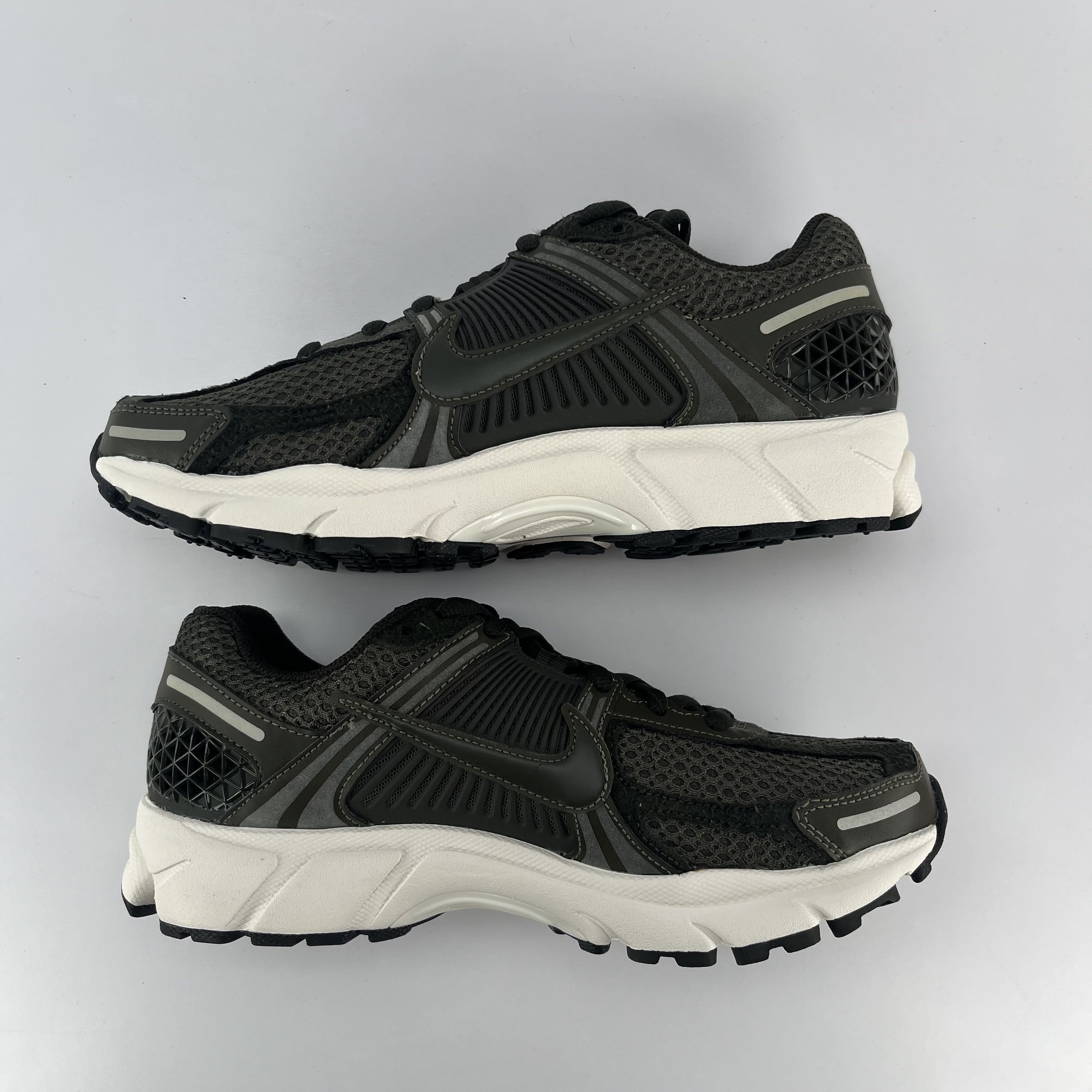 260148 Nike Zoom Vomero 5 Sequoia (Women's)