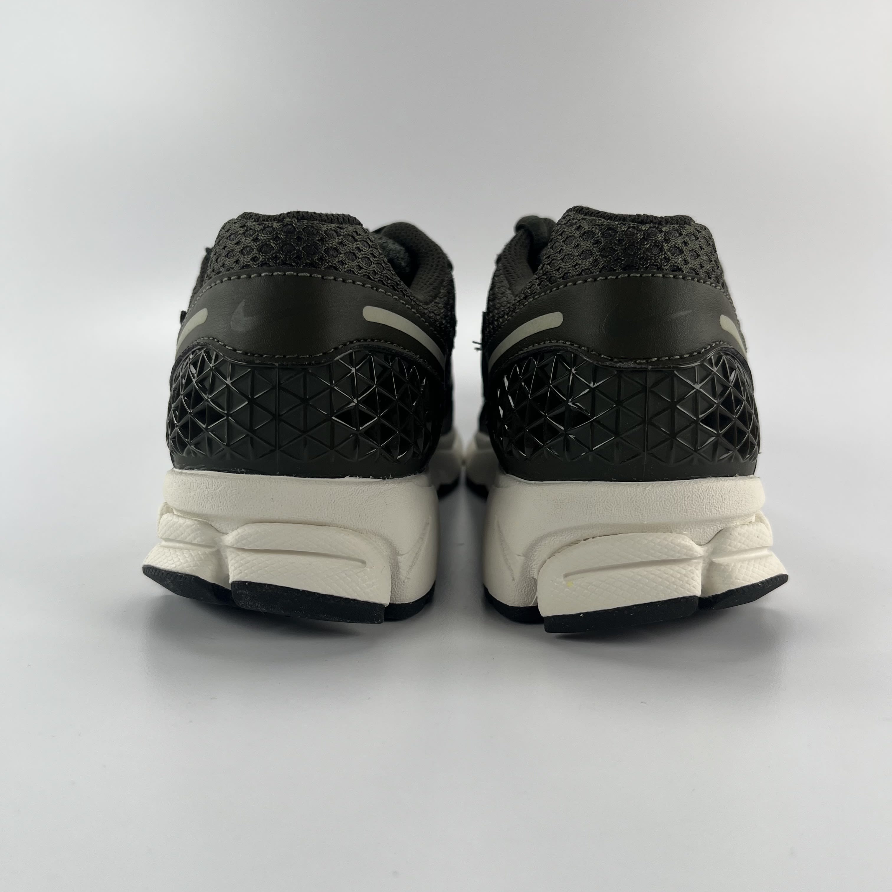 260148 Nike Zoom Vomero 5 Sequoia (Women's)