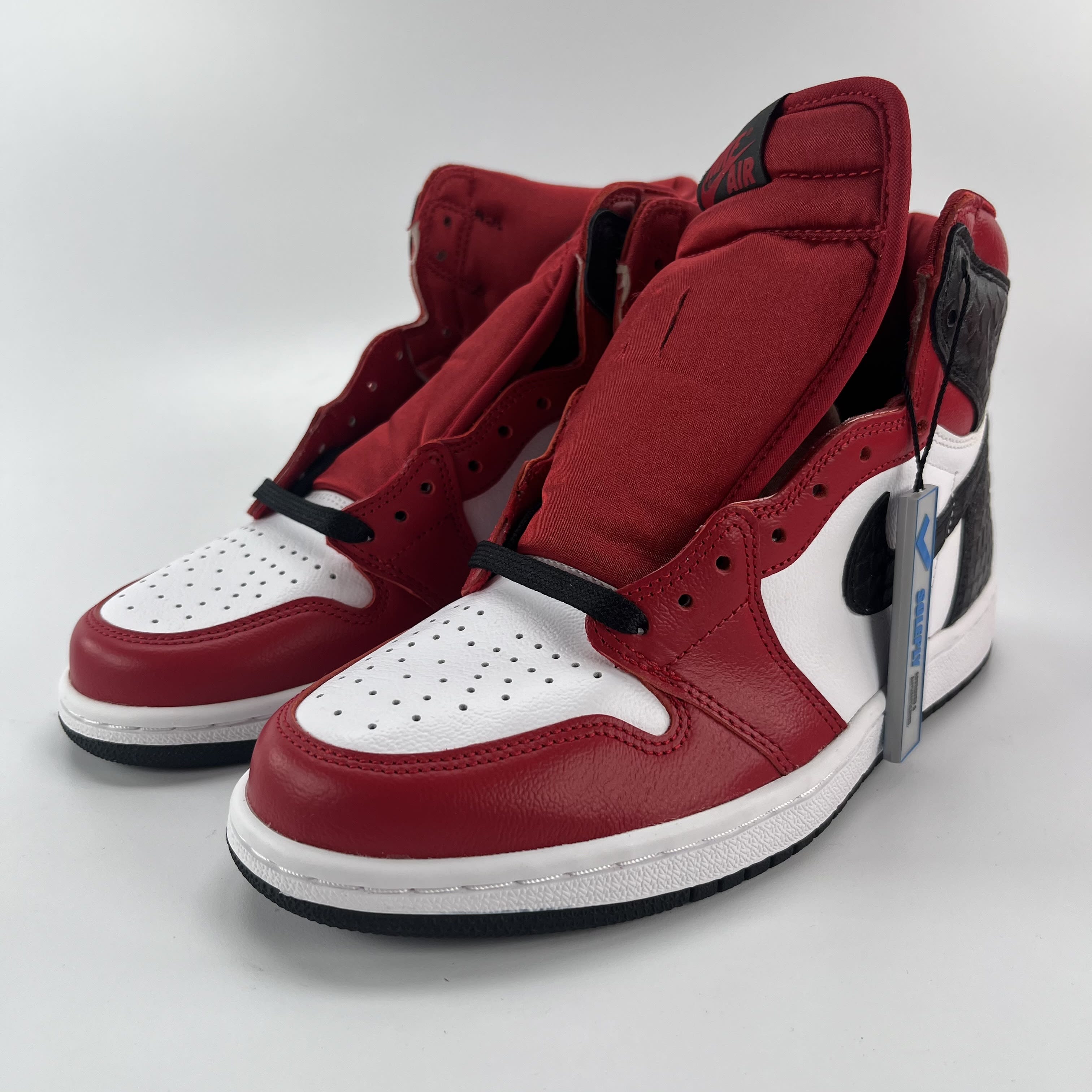 437219 Wmns Air Jordan 1 Retro High OG 'Satin Red'