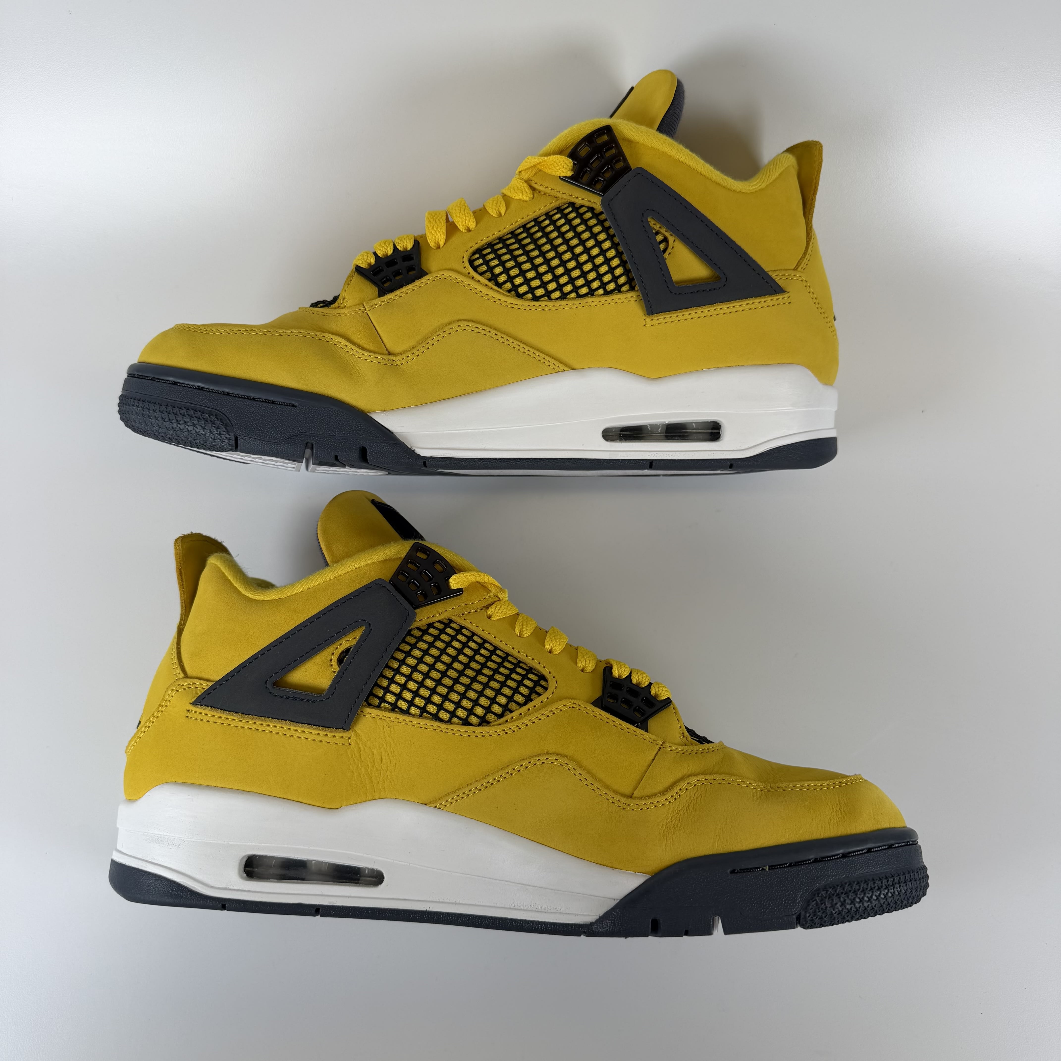 SP6923 Jordan 4 Retro Lightning (2021)