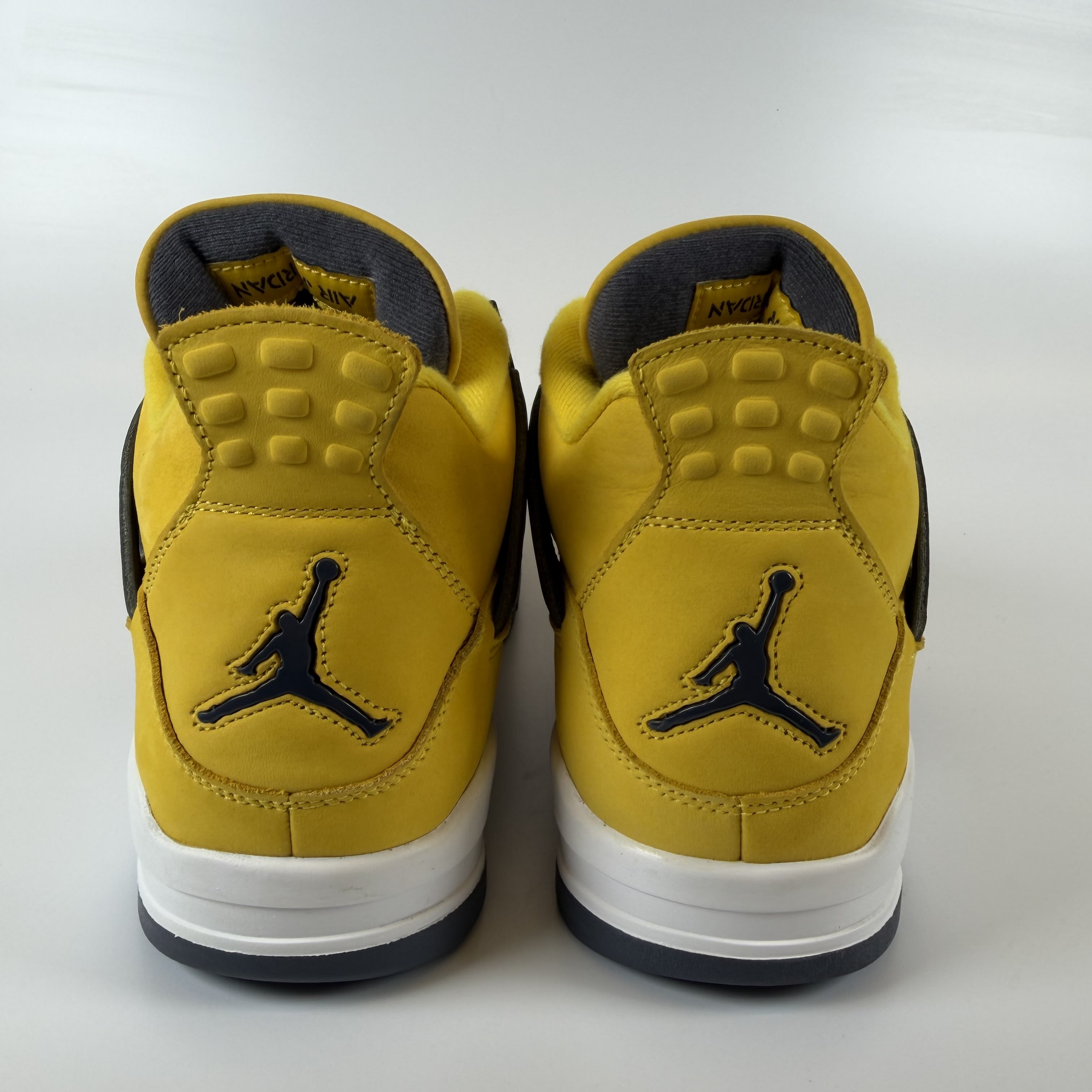 SP6923 Jordan 4 Retro Lightning (2021)