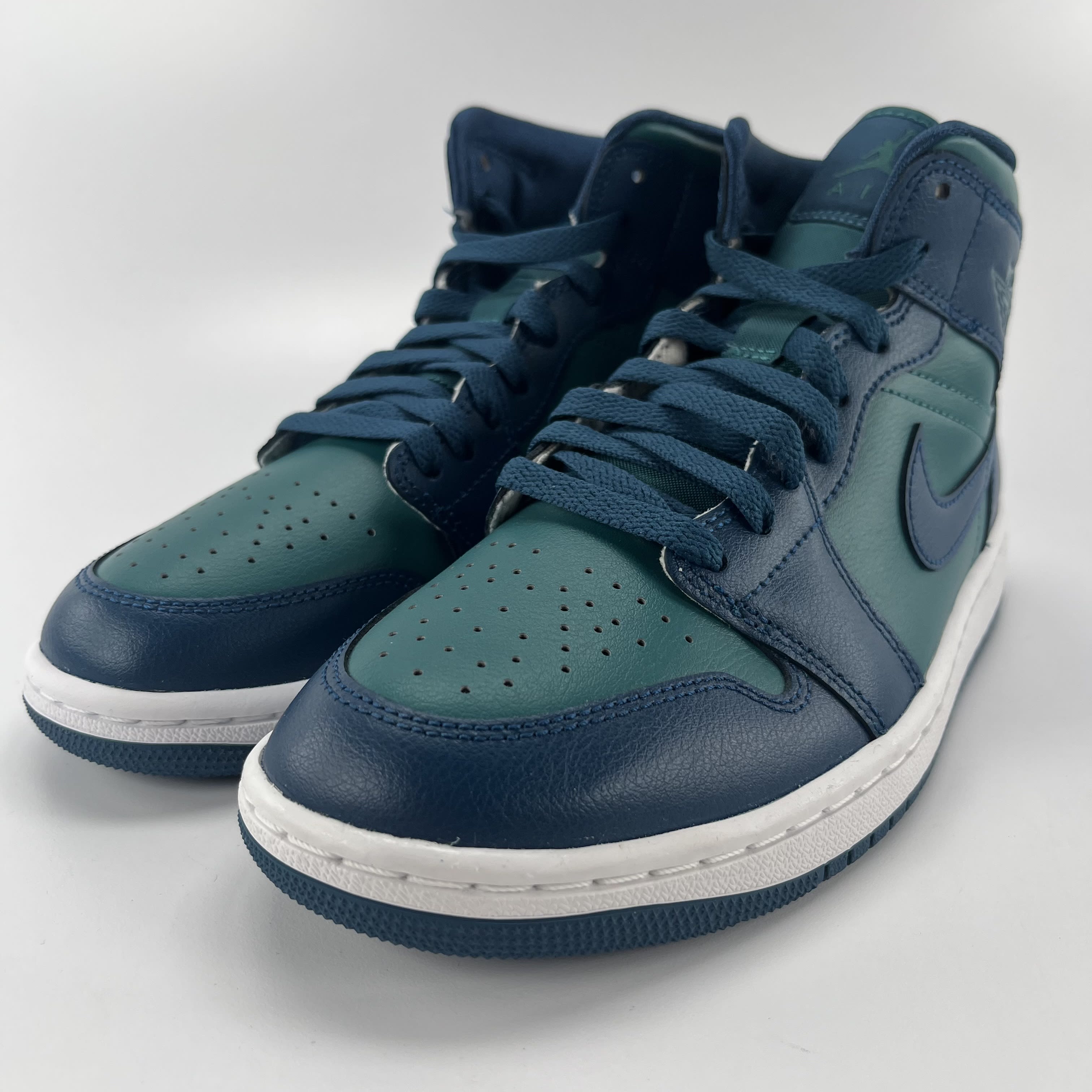 424951 Jordan 1 Mid Teal French Blue (Women's)