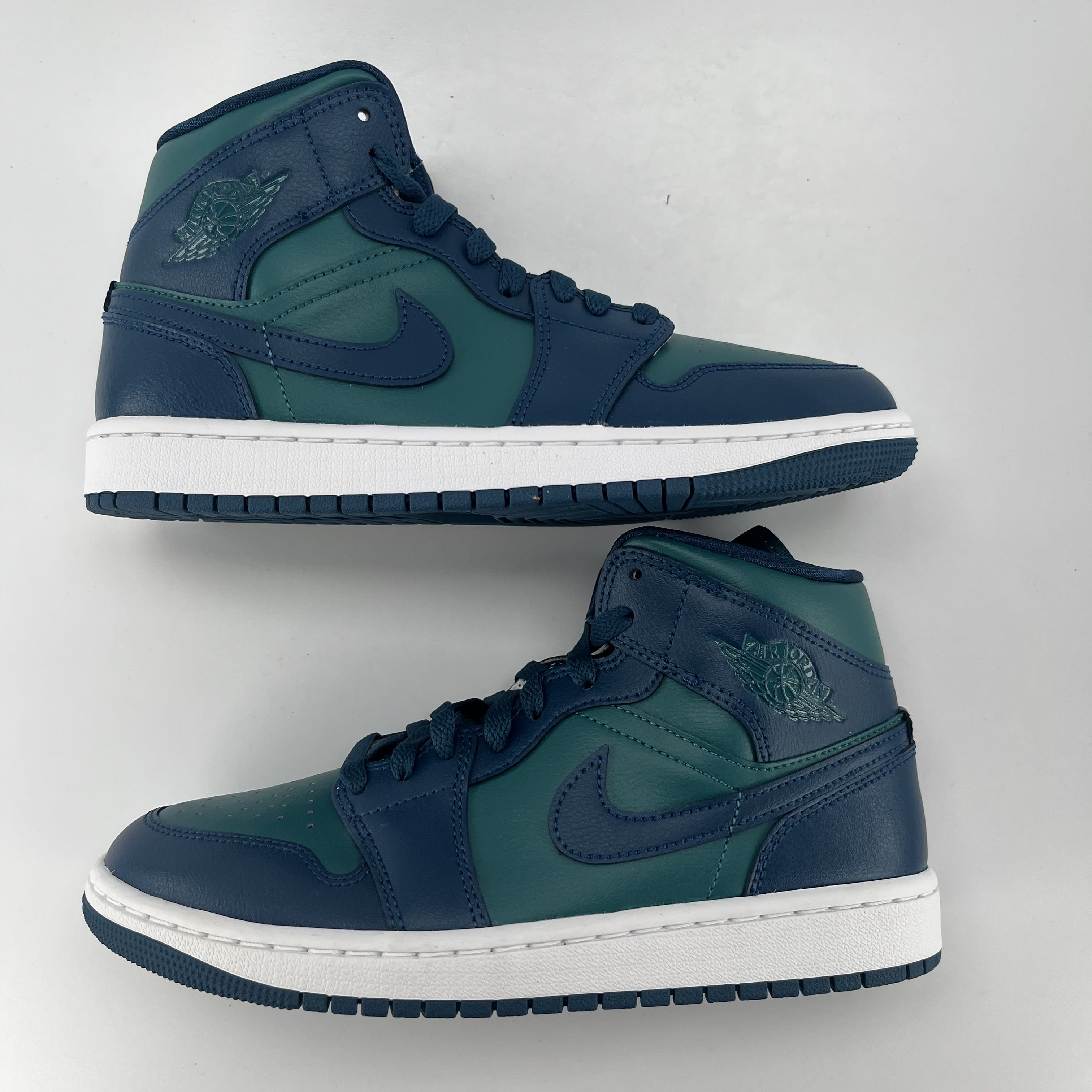 424951 Jordan 1 Mid Teal French Blue (Women's)