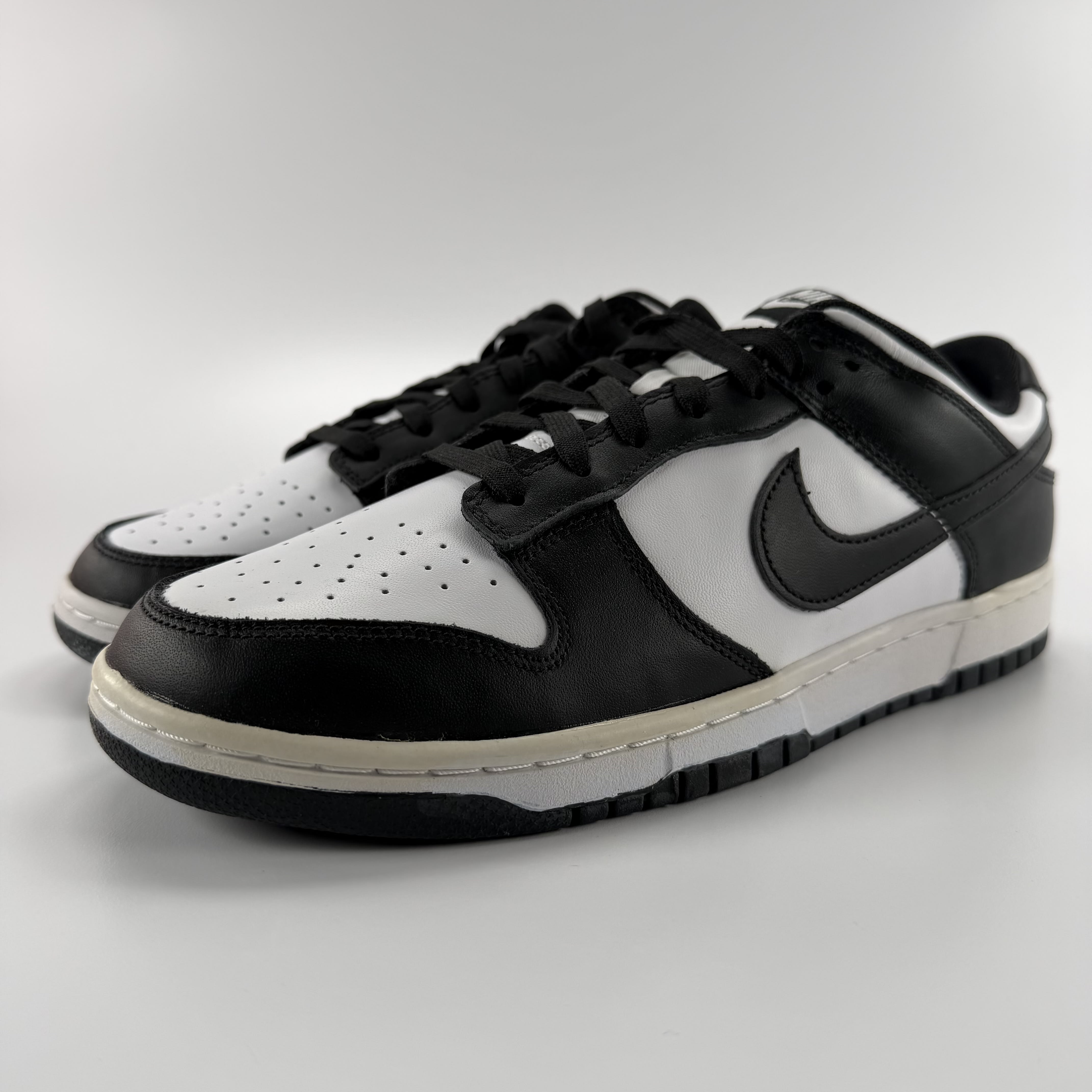 [459644] Nike Dunk Low Retro White Black Panda