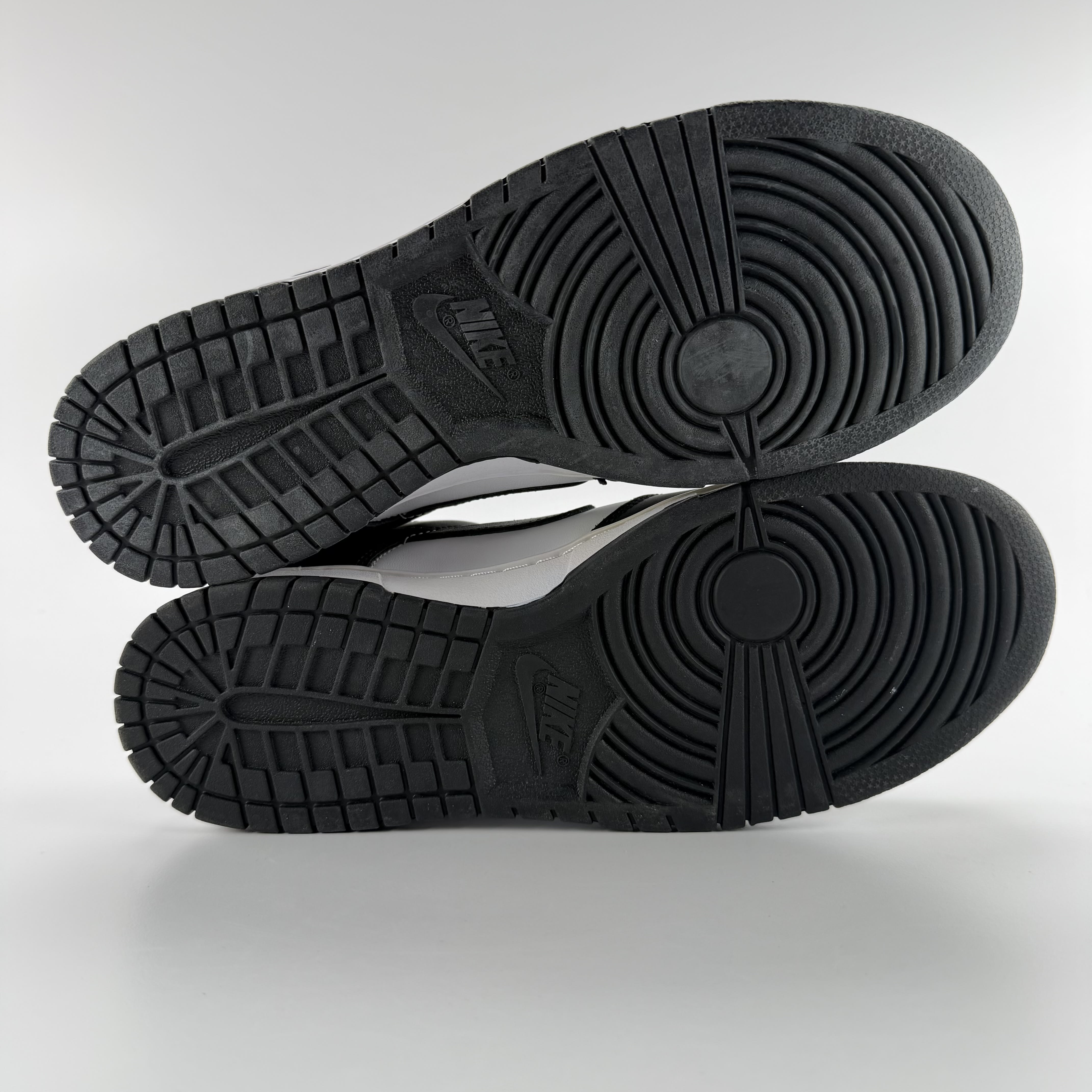 [459644] Nike Dunk Low Retro White Black Panda