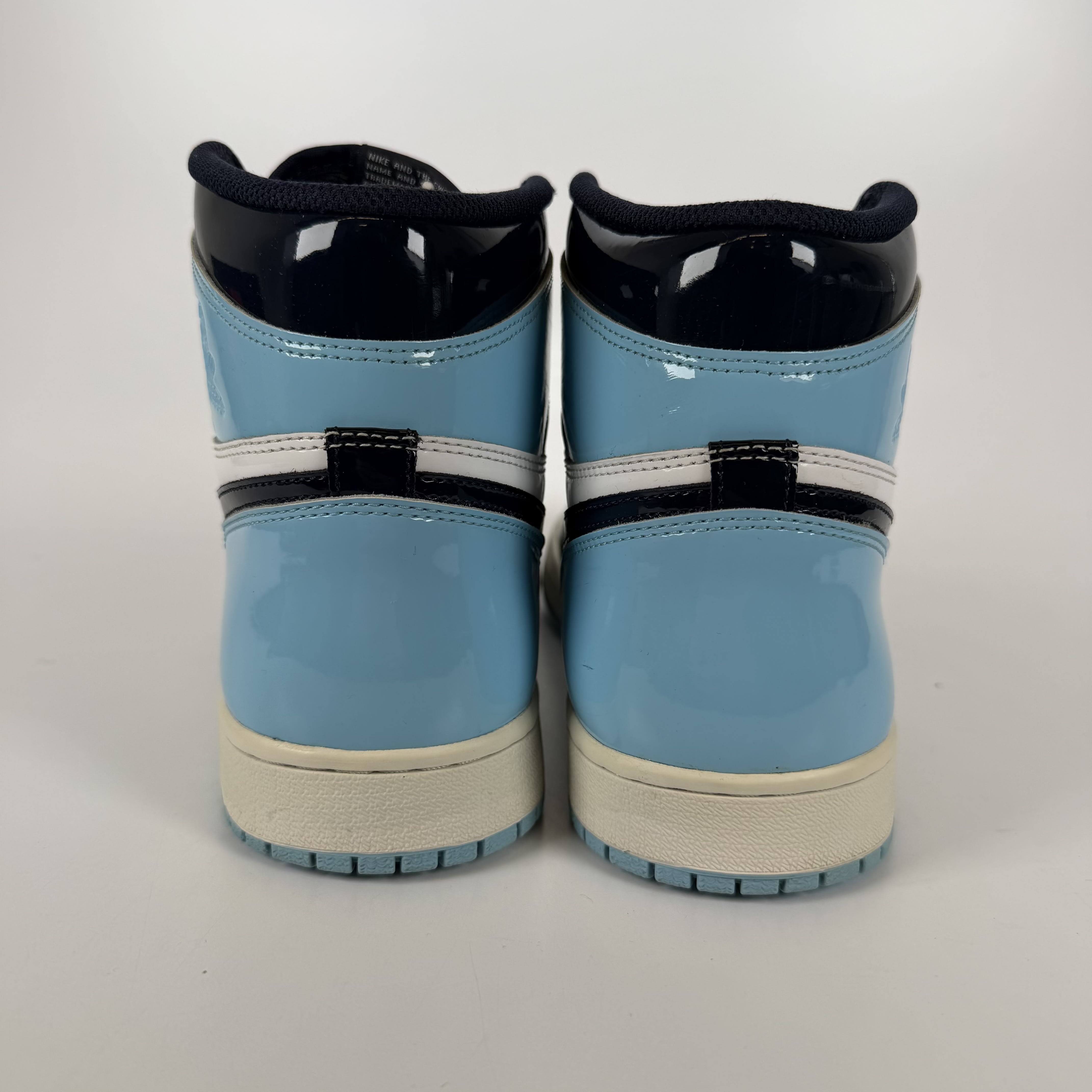 632776 Wmns Air Jordan 1 Retro High OG 'Blue Chill'
